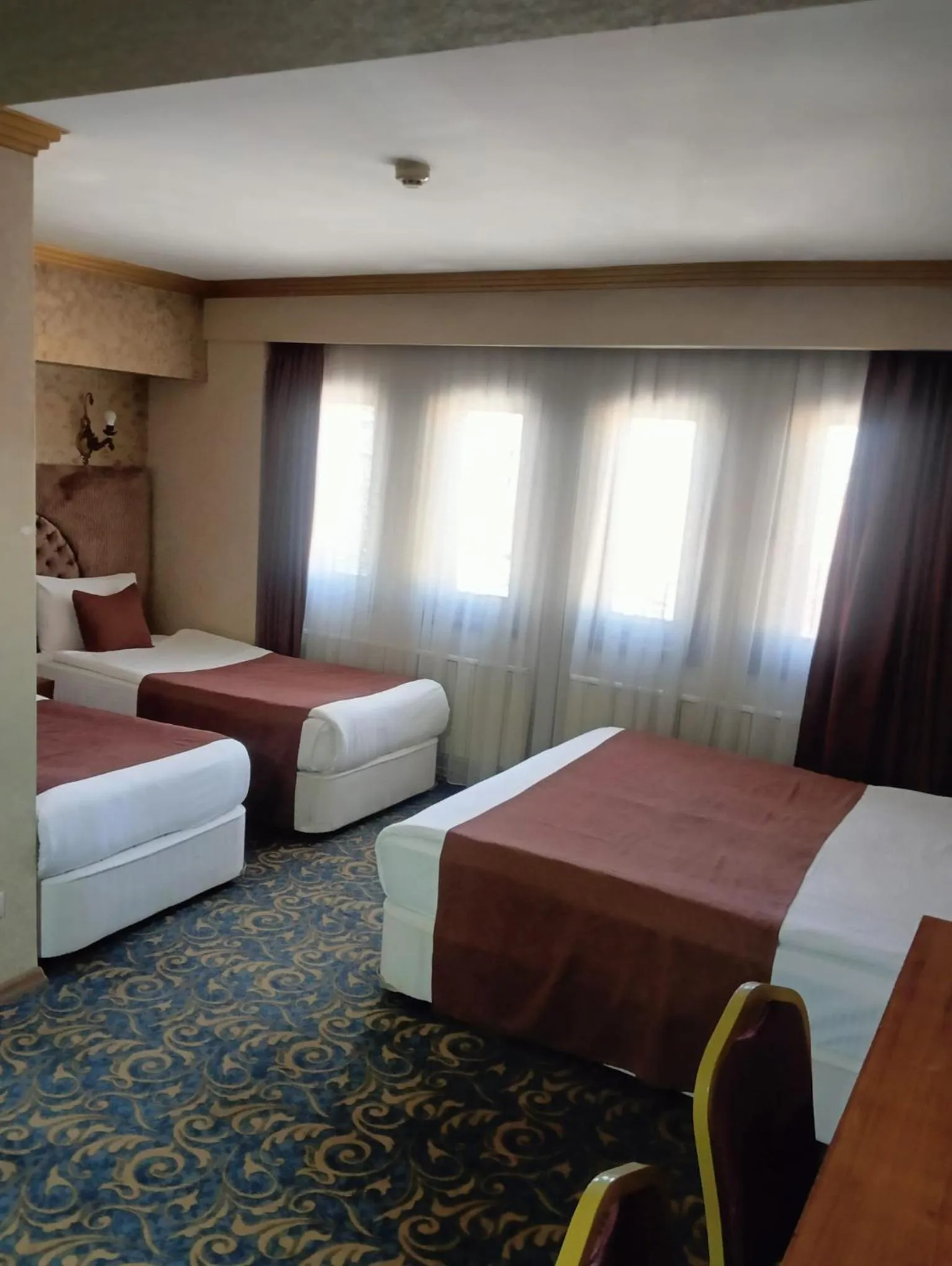 Bed in SARR TAC MAHAL HOTEl