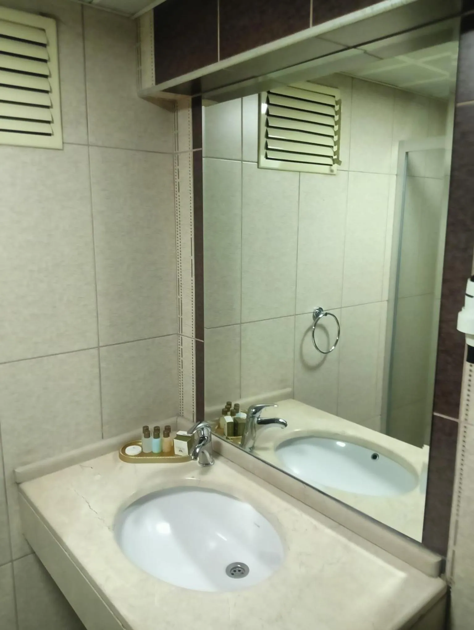 SARR TAC MAHAL HOTEl