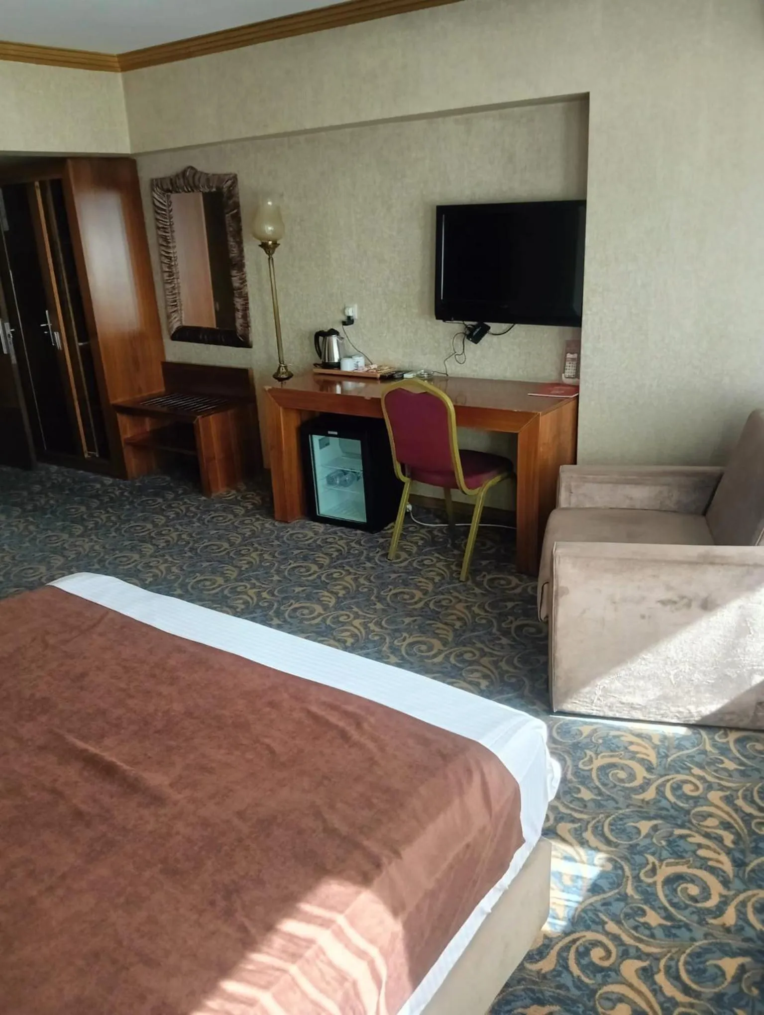 Bed in SARR TAC MAHAL HOTEl