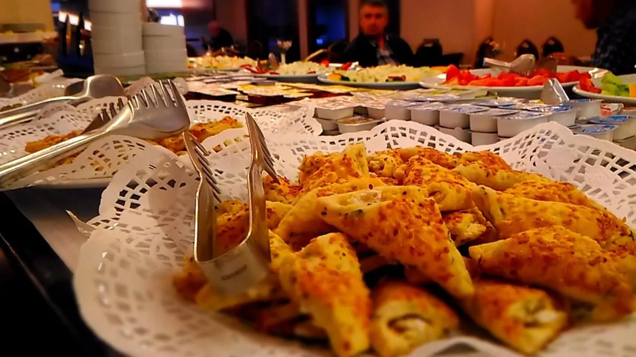 SARR TAC MAHAL HOTEl