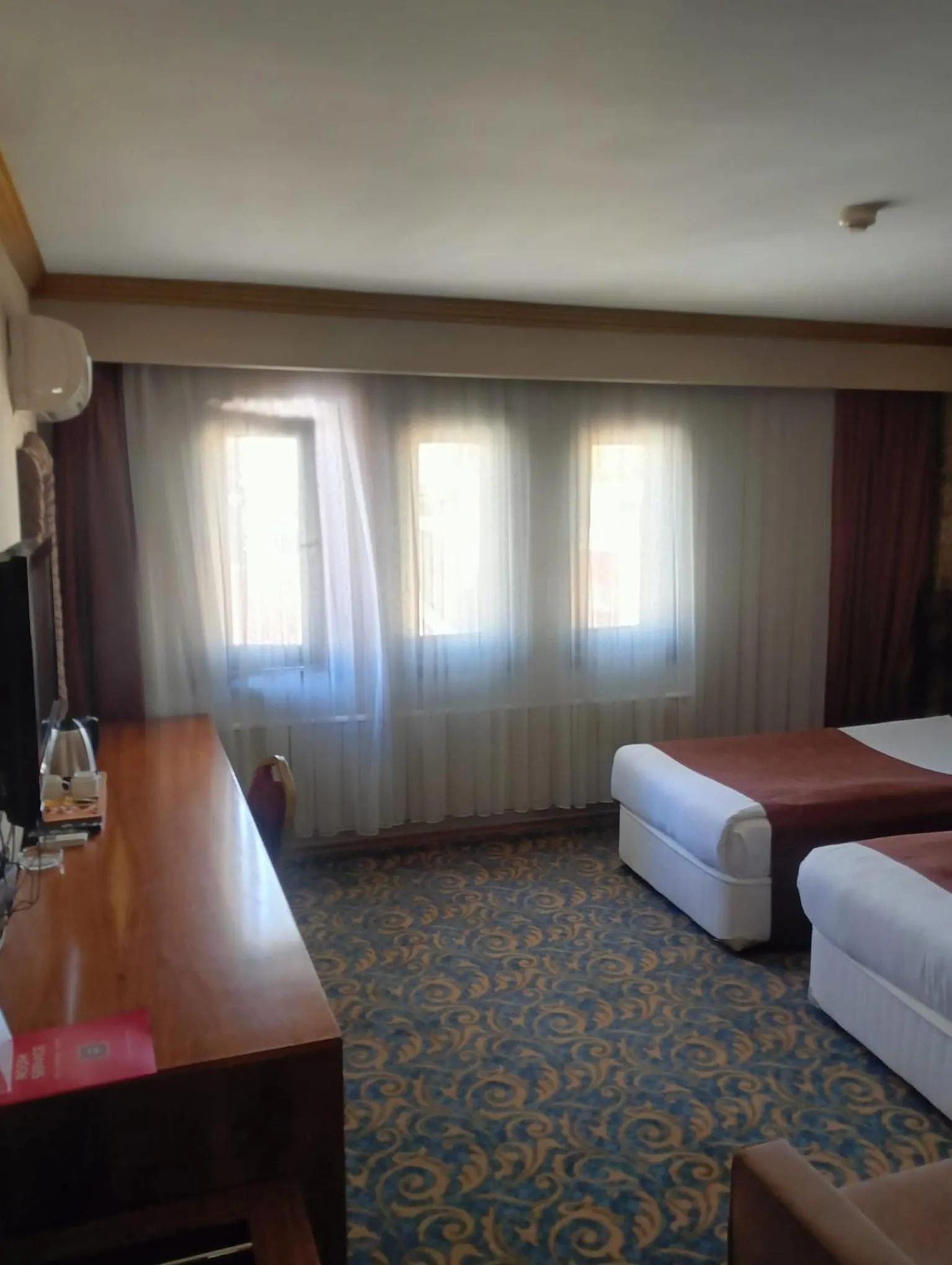 Bed in SARR TAC MAHAL HOTEl