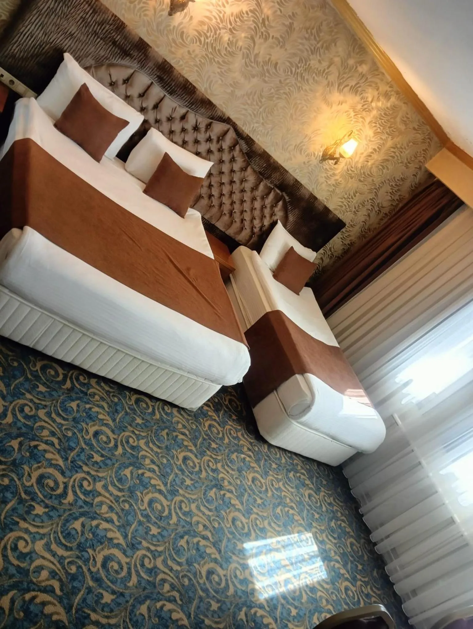 Bed in SARR TAC MAHAL HOTEl