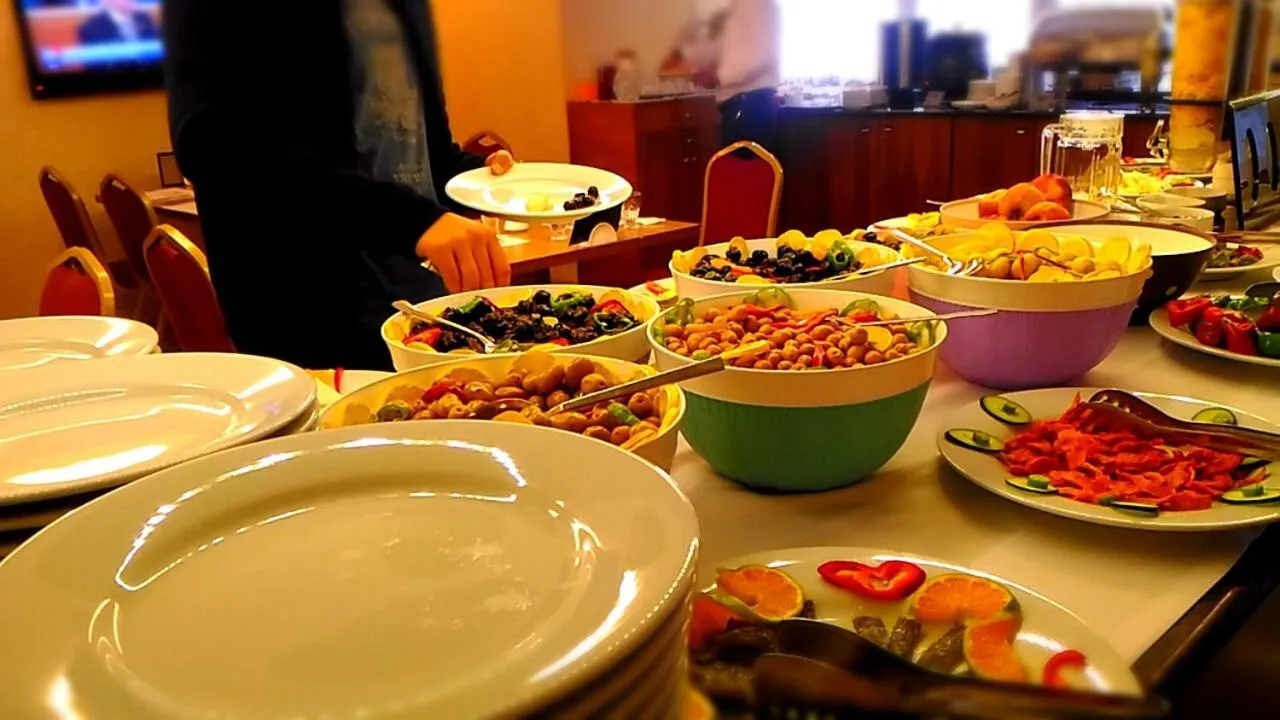 Buffet breakfast in SARR TAC MAHAL HOTEl