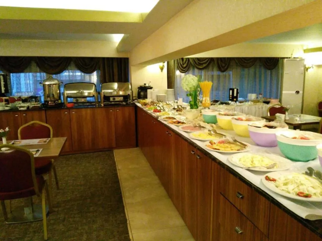 Buffet breakfast in SARR TAC MAHAL HOTEl