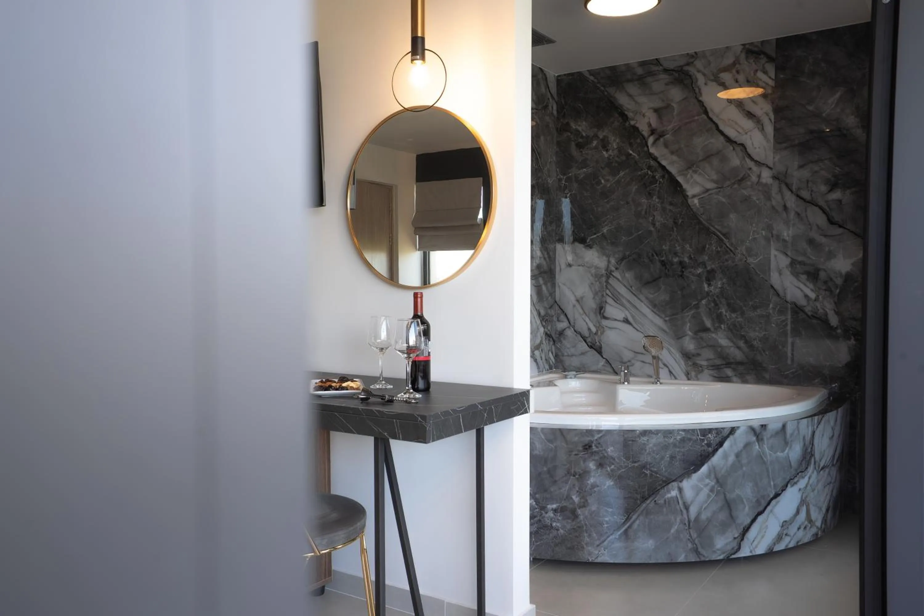 Bath in Mirabilis Boutique Hotel by Panel Hospitality