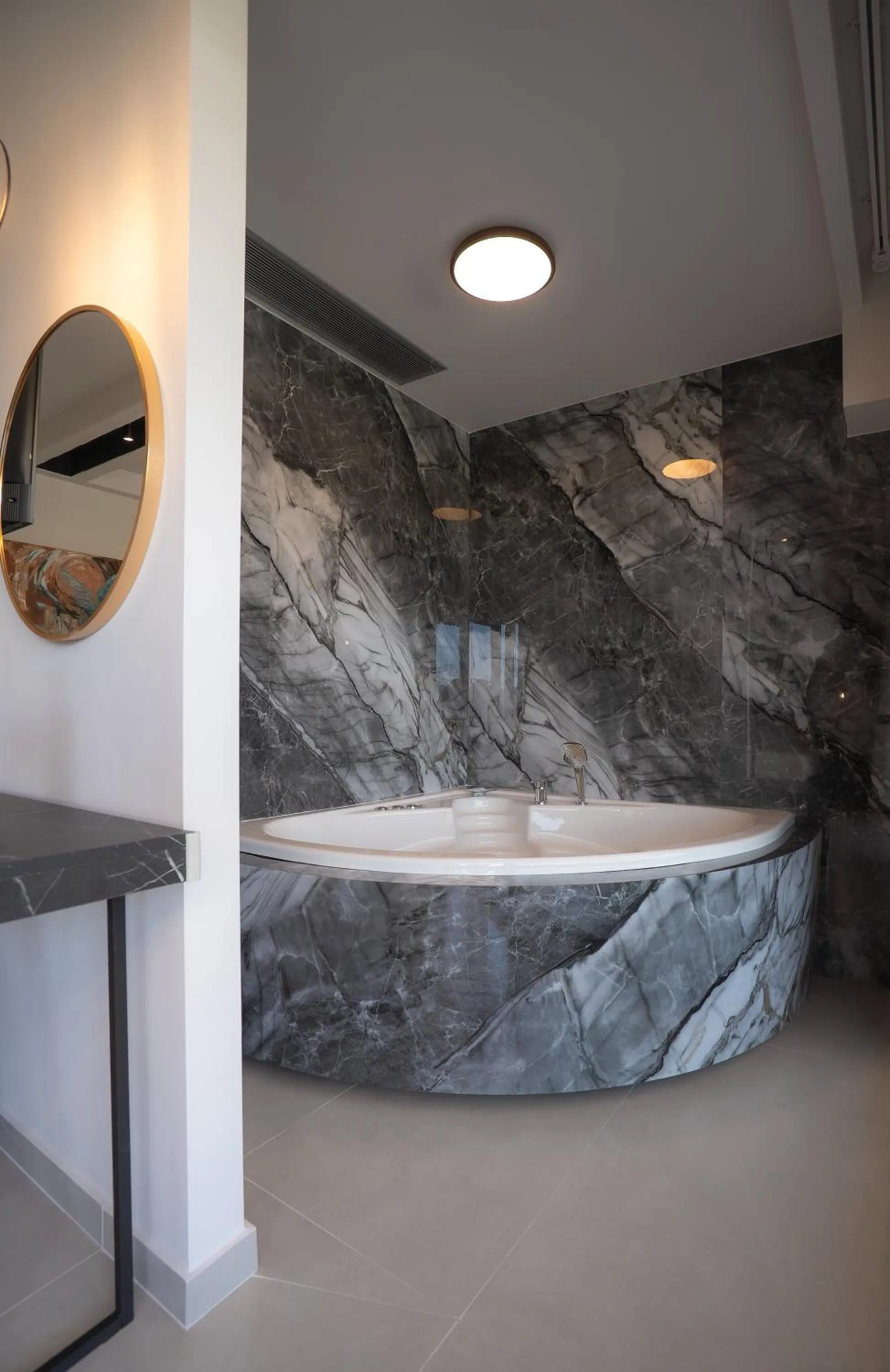 Bath in Mirabilis Boutique Hotel by Panel Hospitality