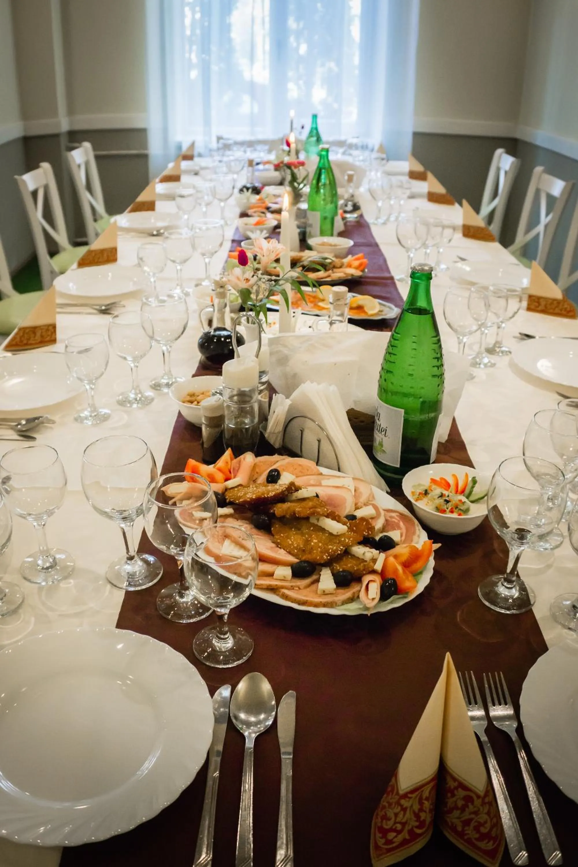 Restaurant/places to eat in Hotel Merkur