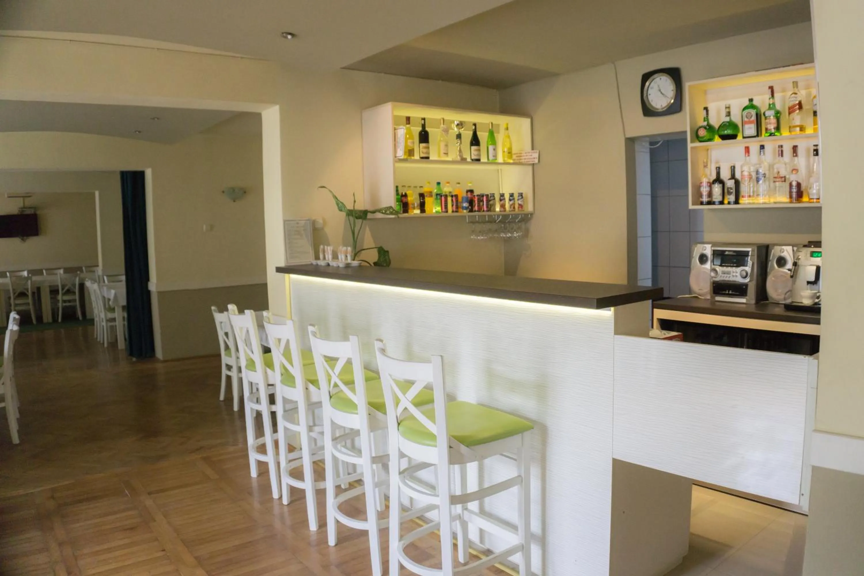 Restaurant/places to eat in Hotel Merkur