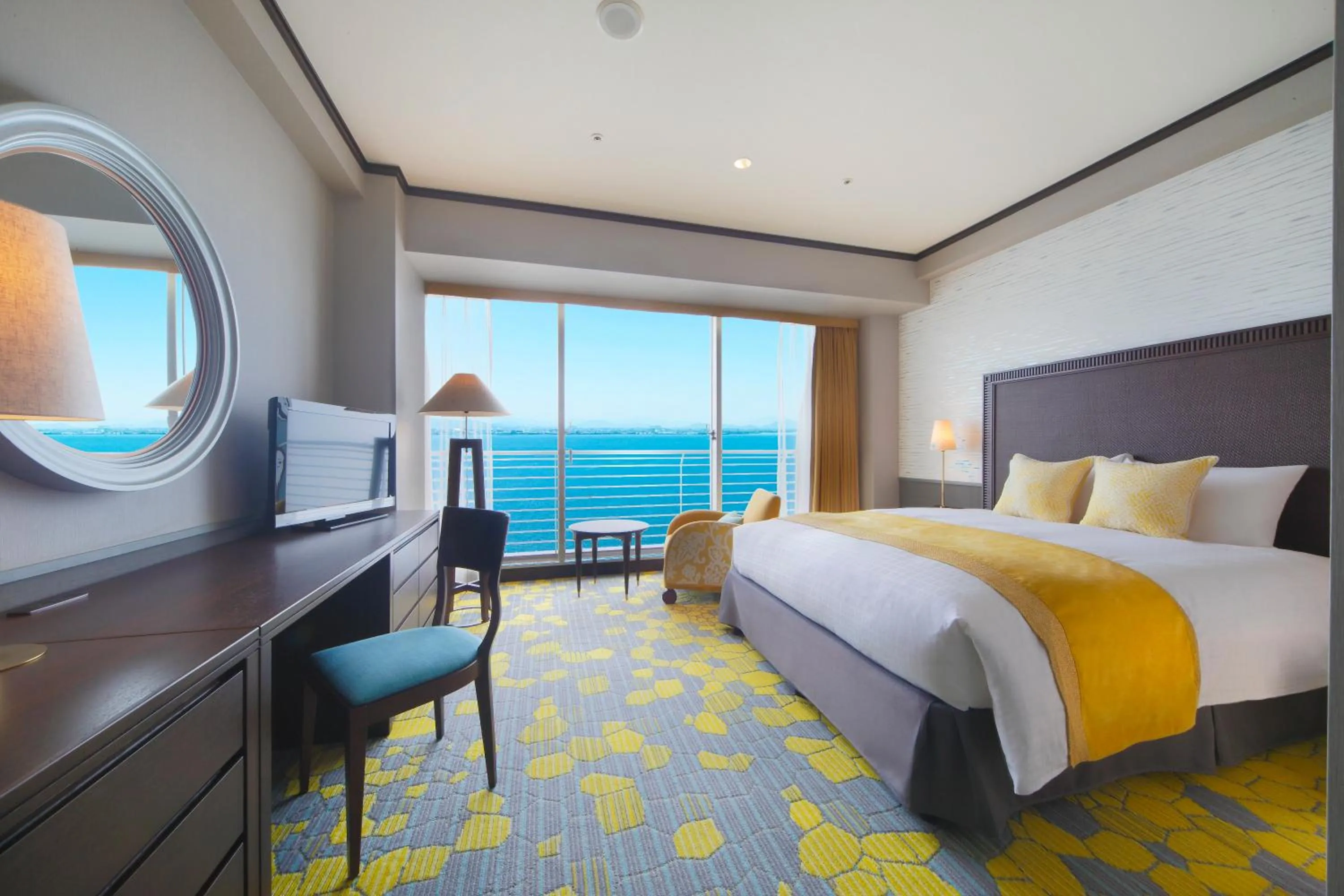 Photo of the whole room, Bed in Biwako Hotel