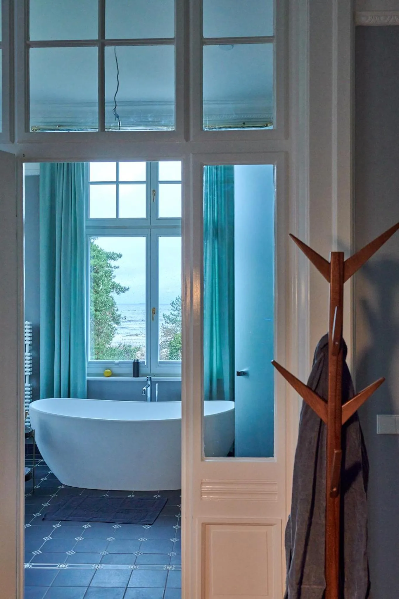 Bathroom, Bed in Pineblue Villas