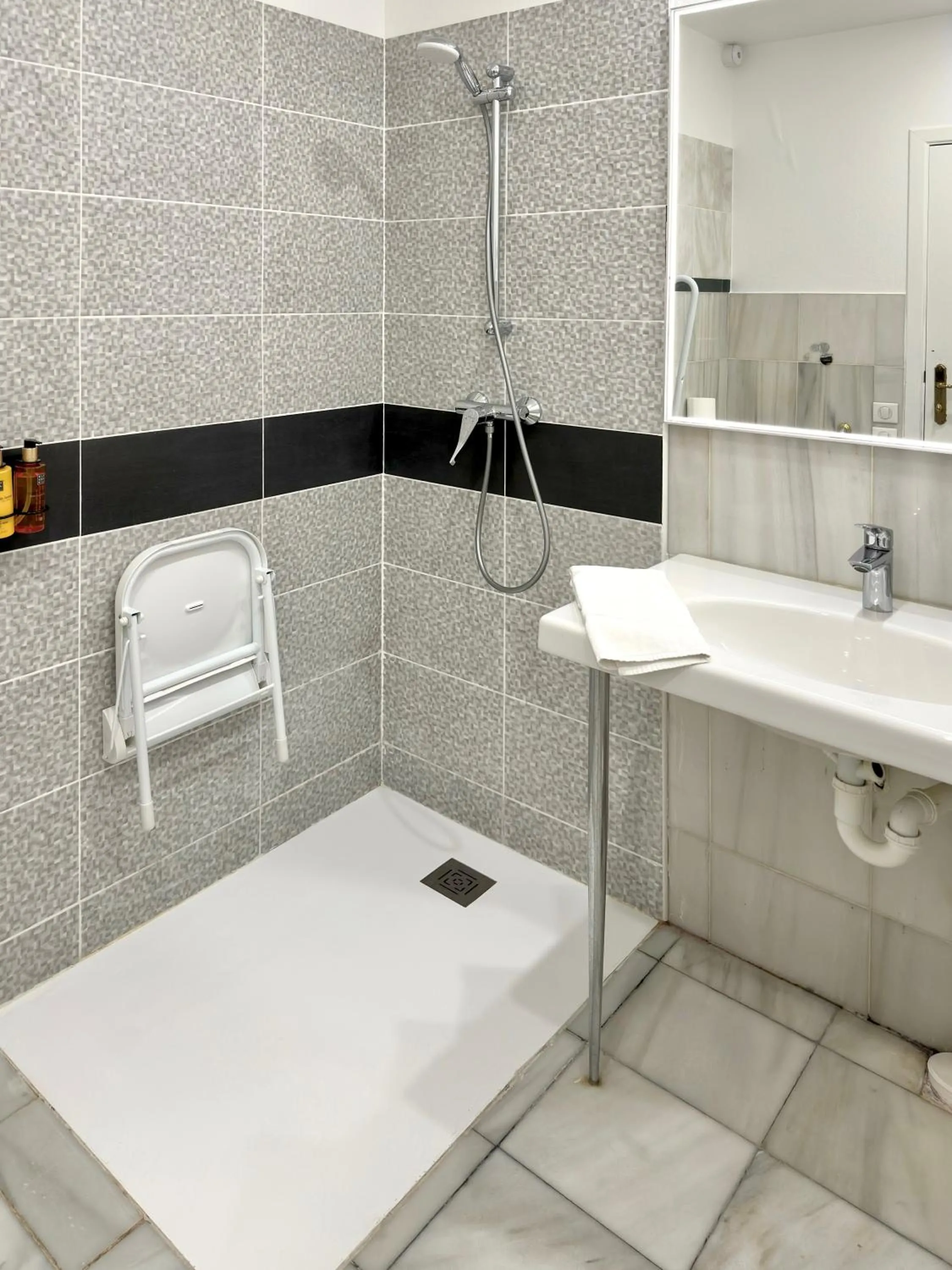 Shower in Le Royal Picardie