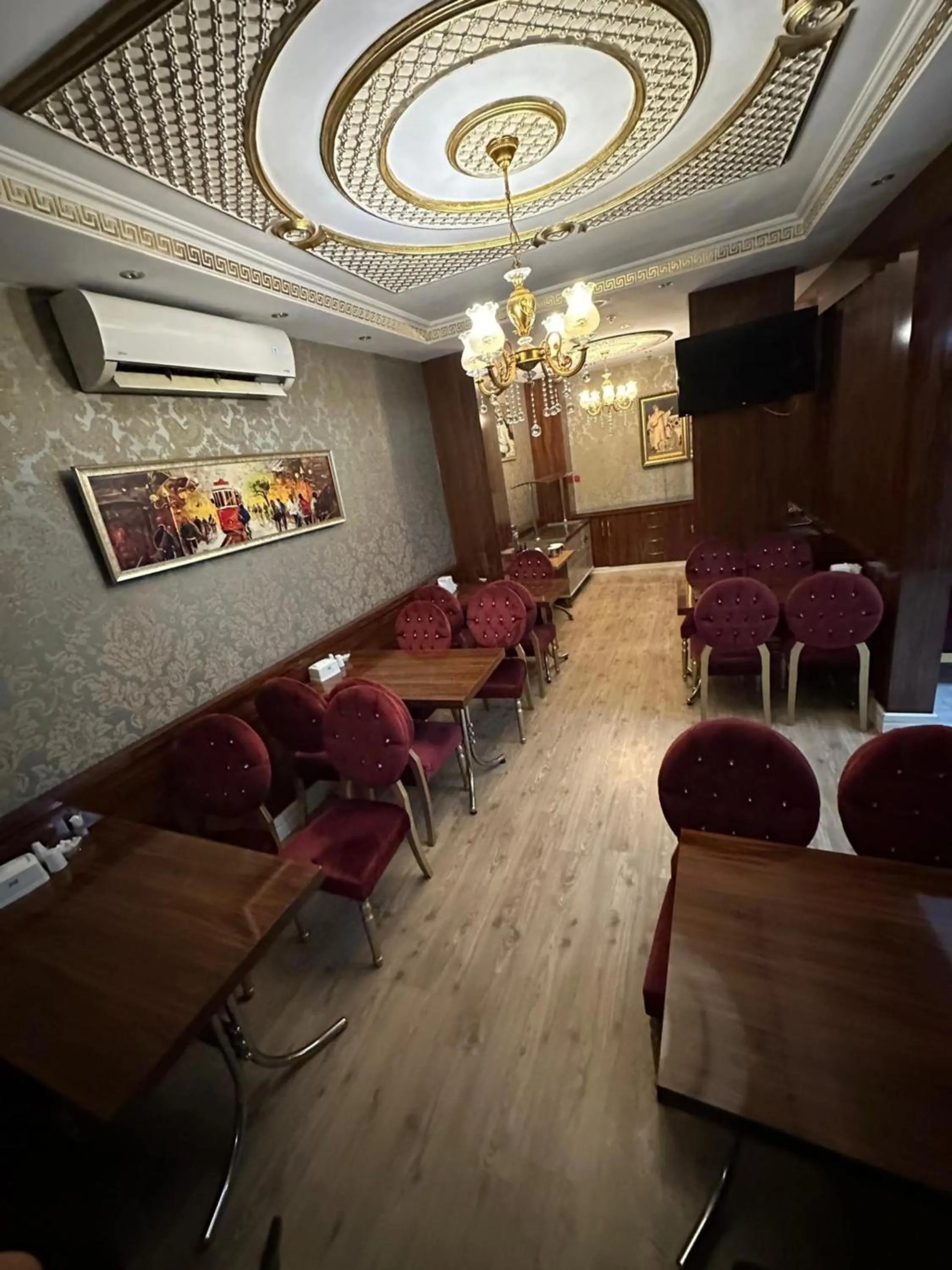 Restaurant/places to eat in Sahra Airport Hotel