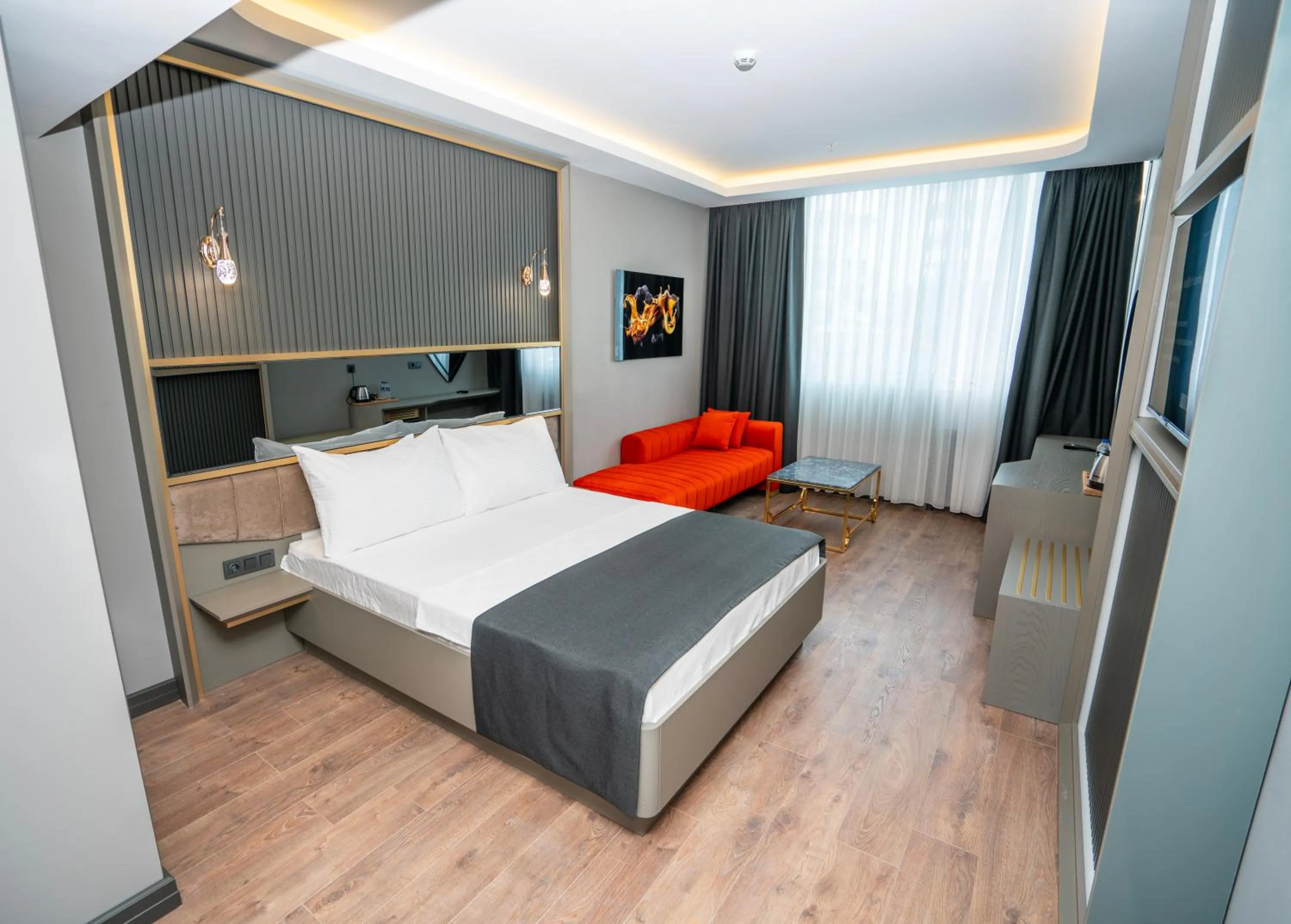 Photo of the whole room, Bed in 216 Ruby Suite