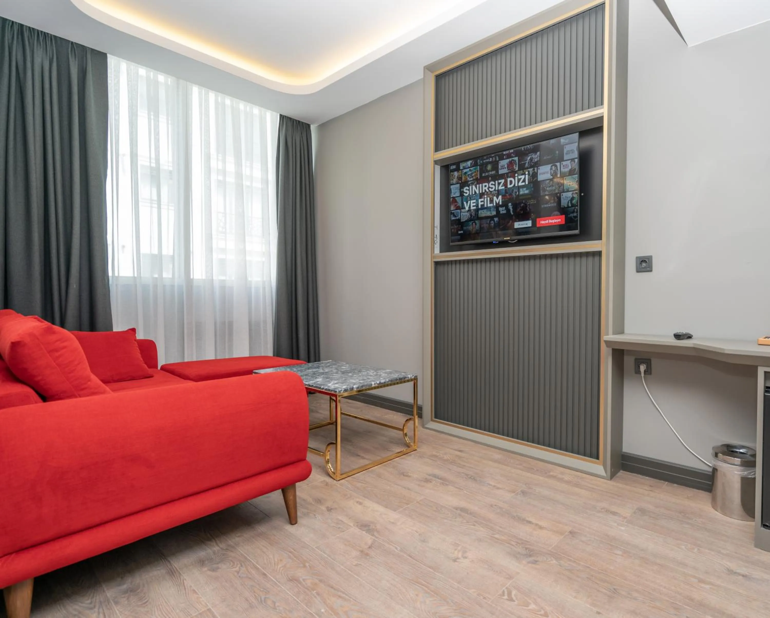 Seating area in 216 Ruby Suite