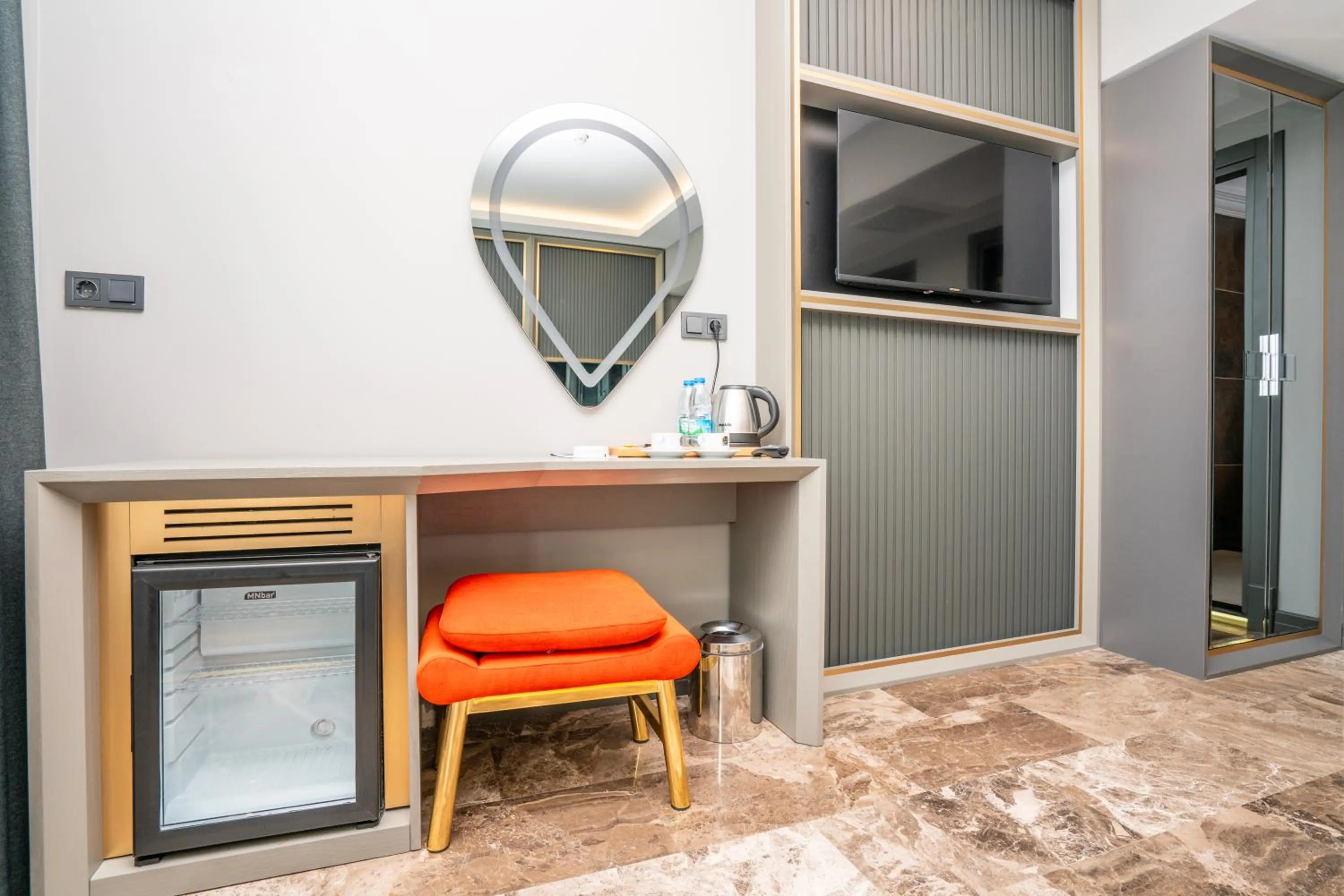 TV and multimedia in 216 Ruby Suite