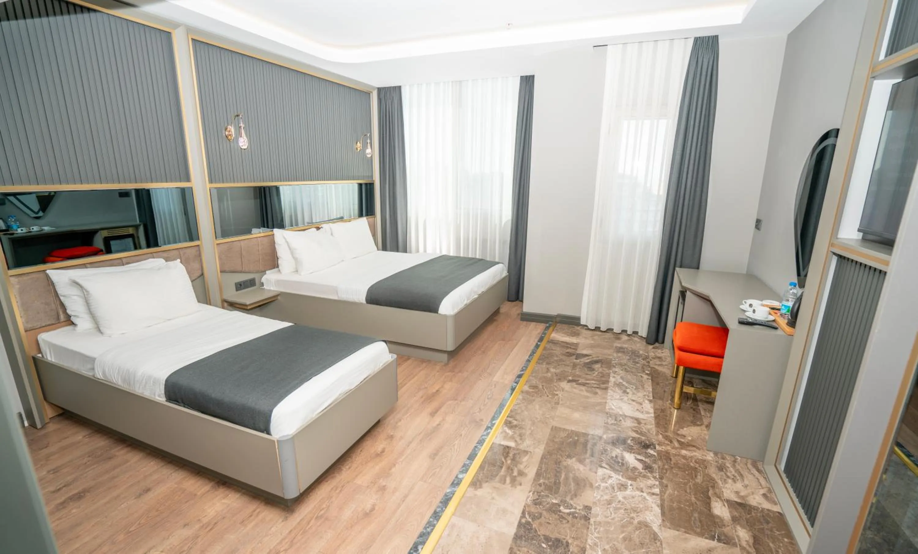 Bedroom, Bed in 216 Ruby Suite