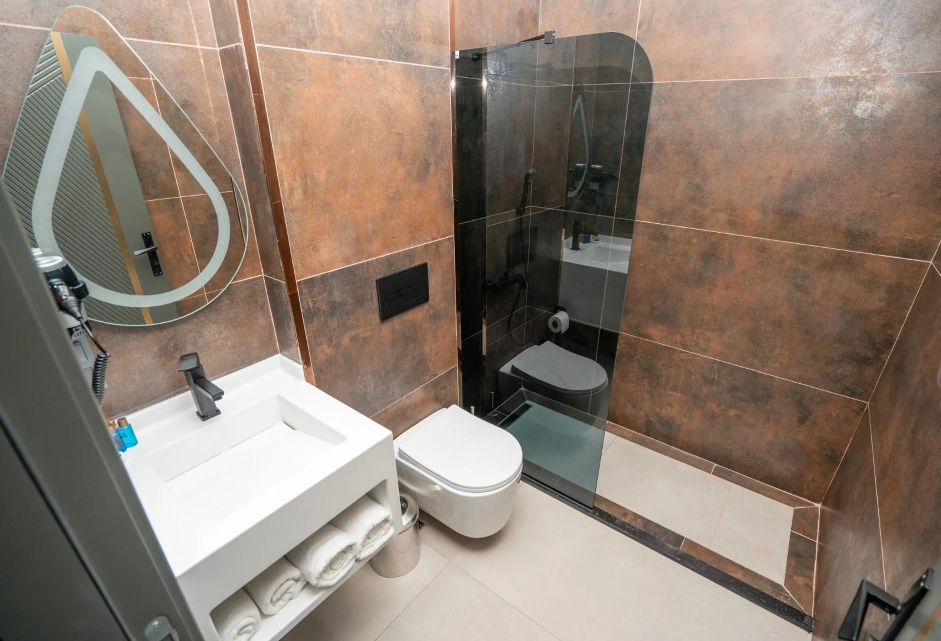 Toilet in 216 Ruby Suite