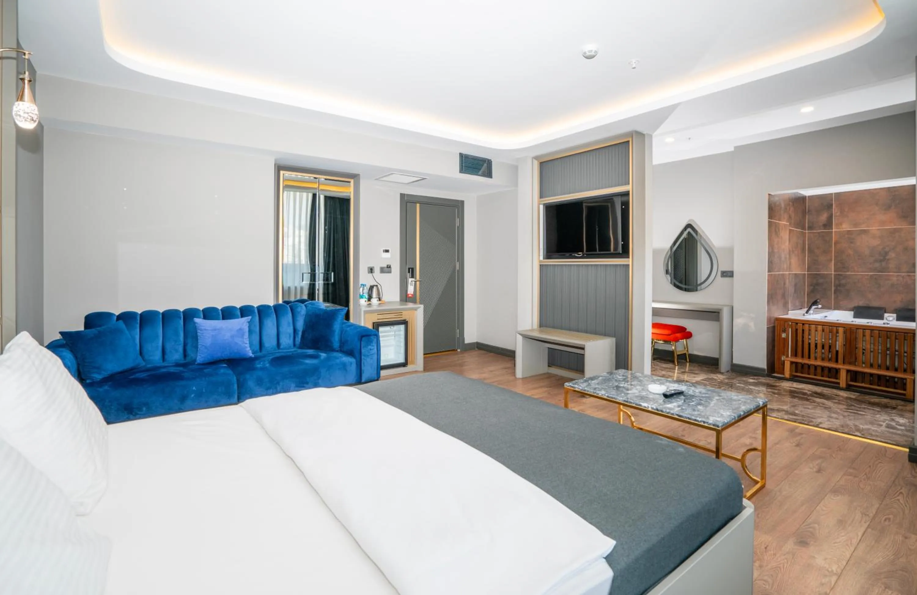 TV and multimedia, Bed in 216 Ruby Suite