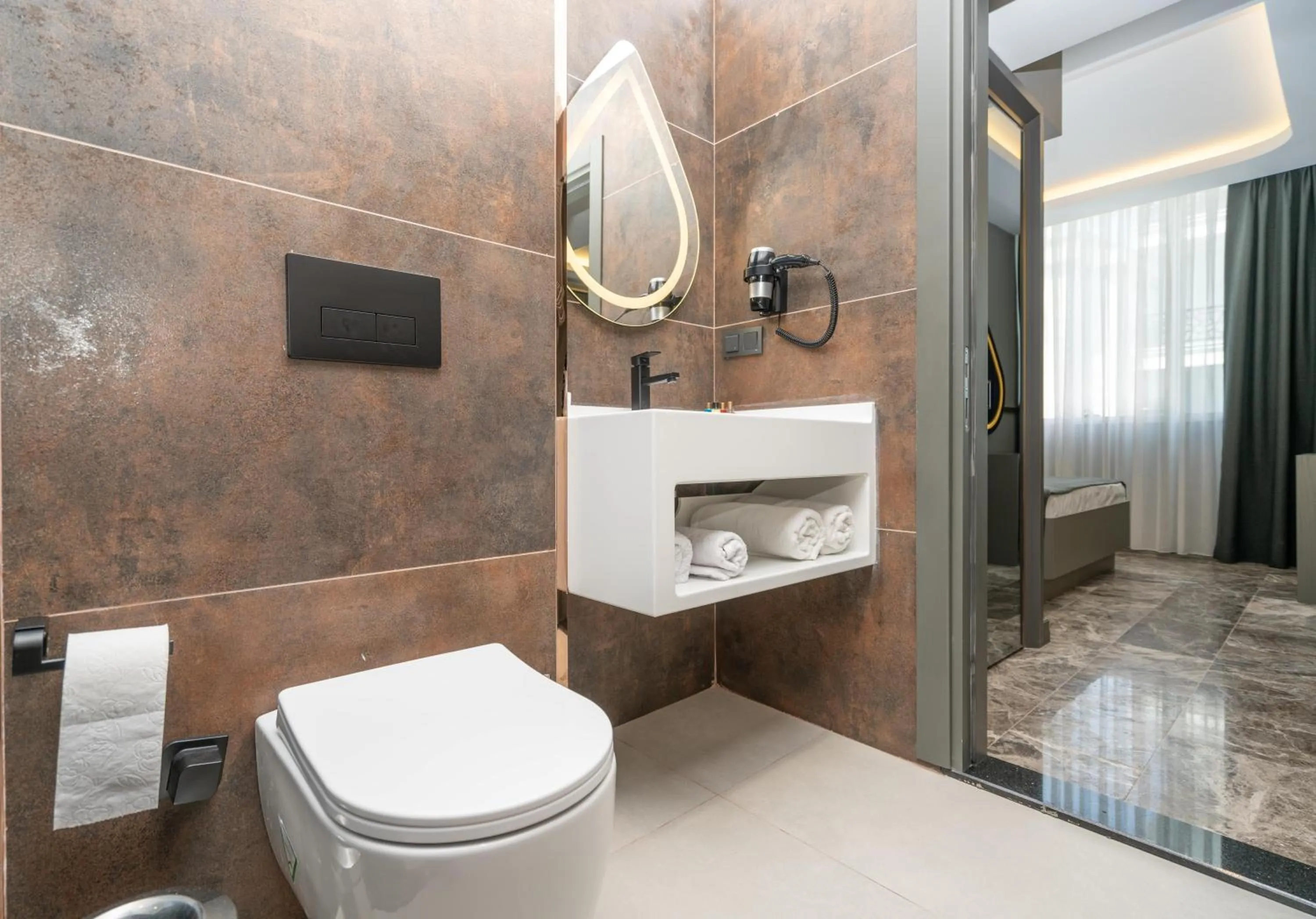 Toilet in 216 Ruby Suite