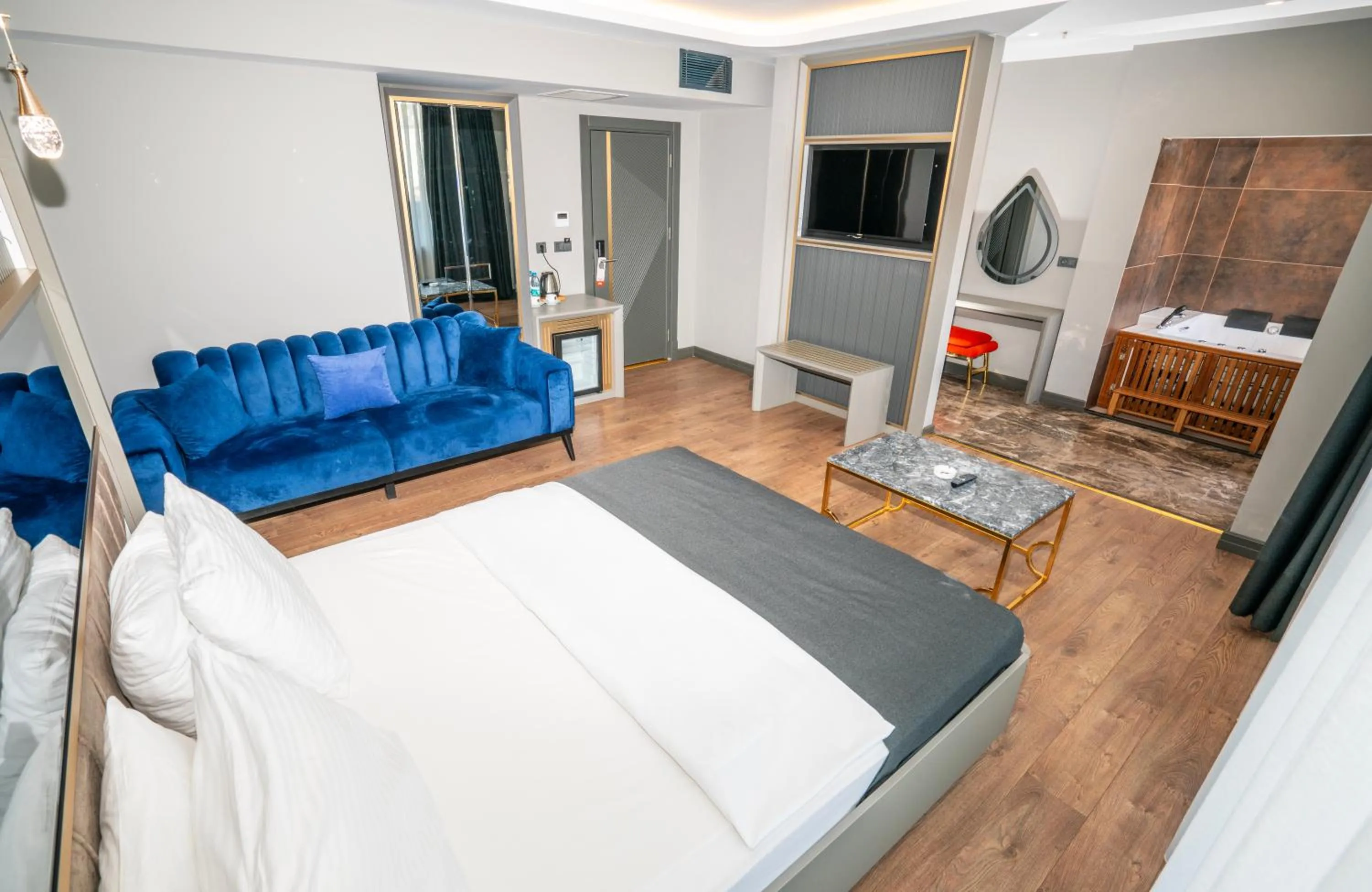 Photo of the whole room, Bed in 216 Ruby Suite