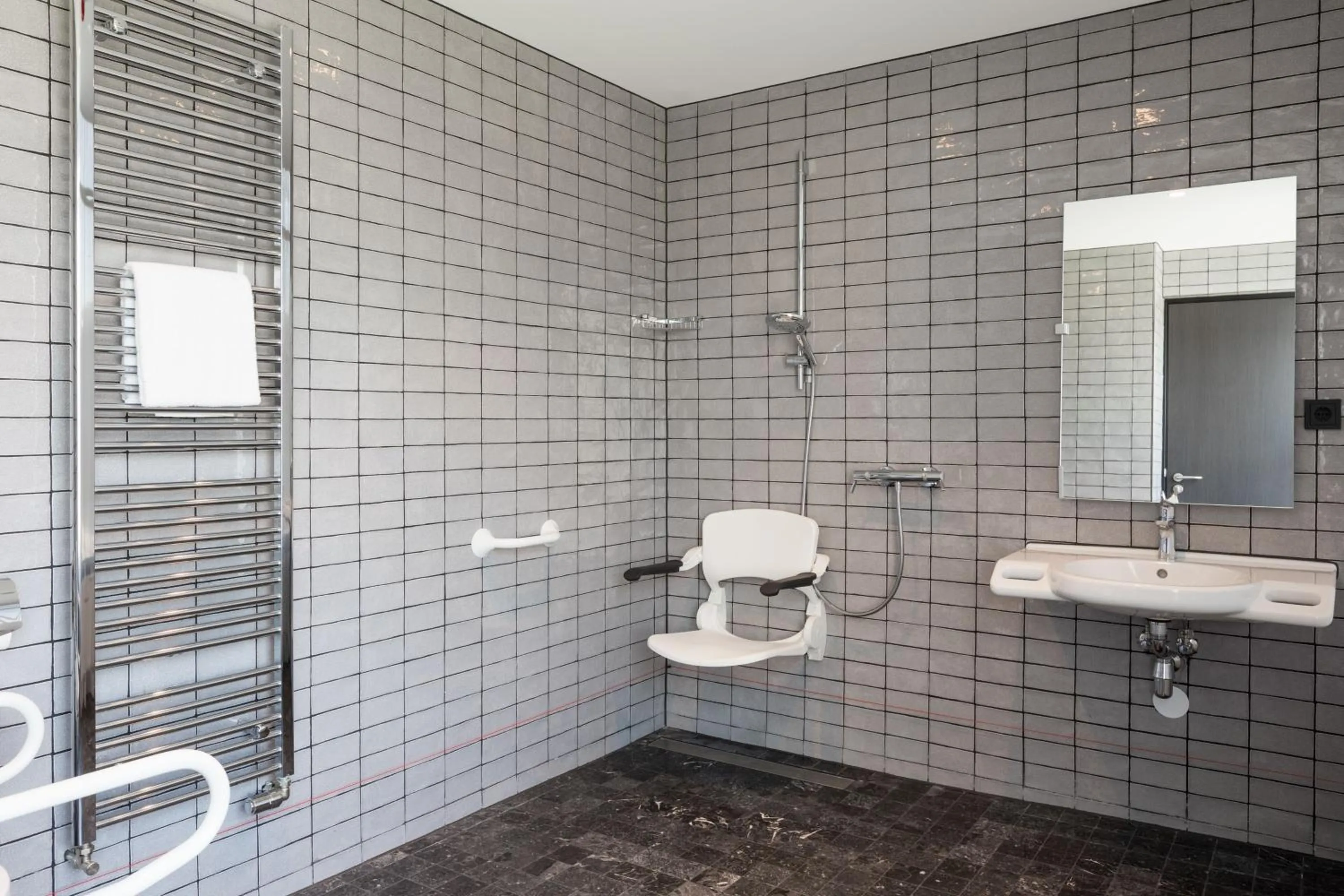 Bathroom in Apollo Hotel Amsterdam, a Tribute Portfolio Hotel