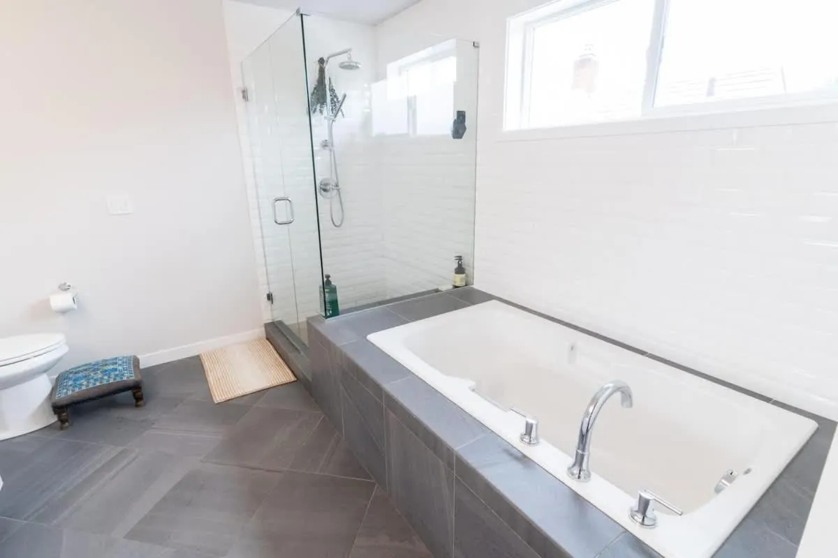 Comfy Family Home, Walkable Neighborhood + Patio!