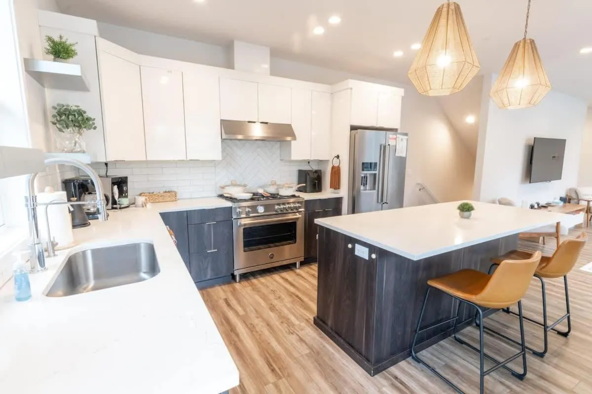 Comfy Family Home, Walkable Neighborhood + Patio!