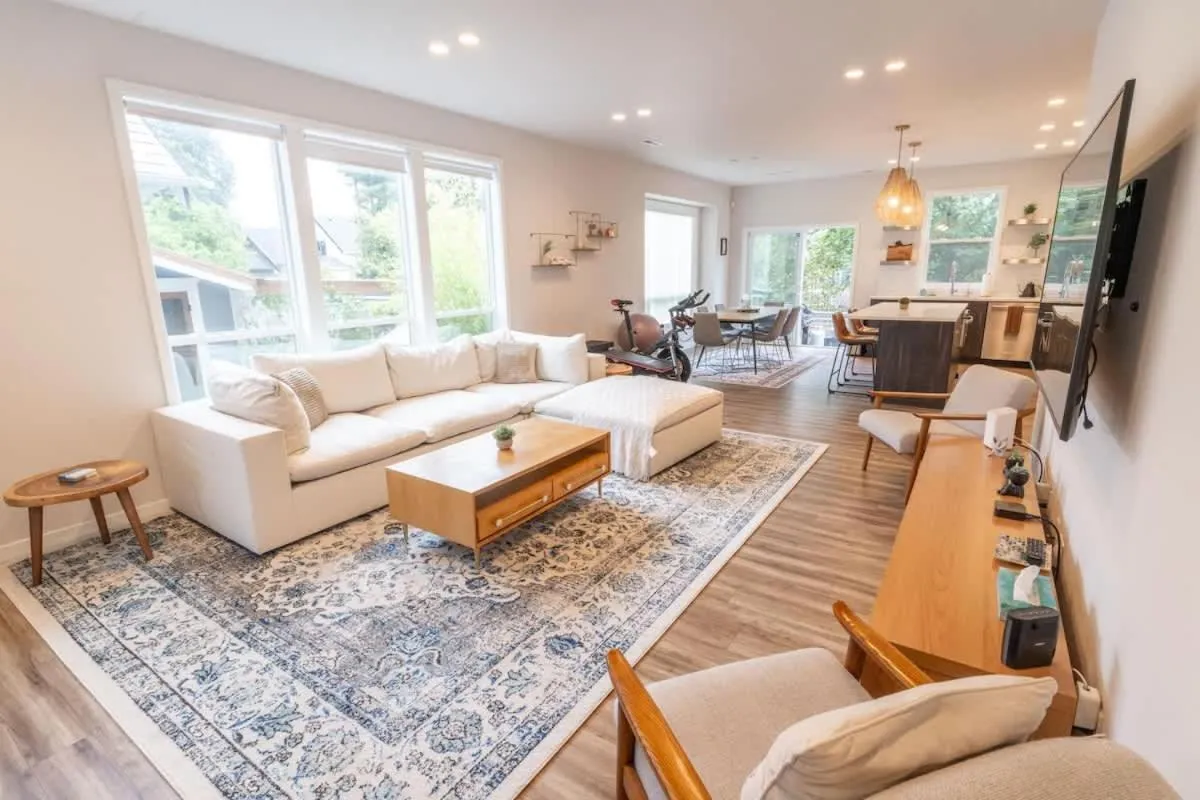 Comfy Family Home, Walkable Neighborhood + Patio!