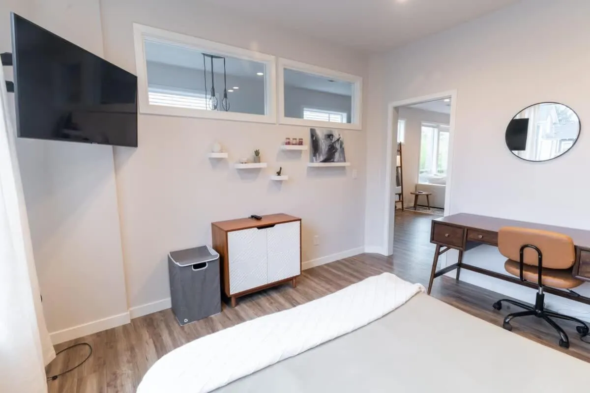 Comfy Family Home, Walkable Neighborhood + Patio!