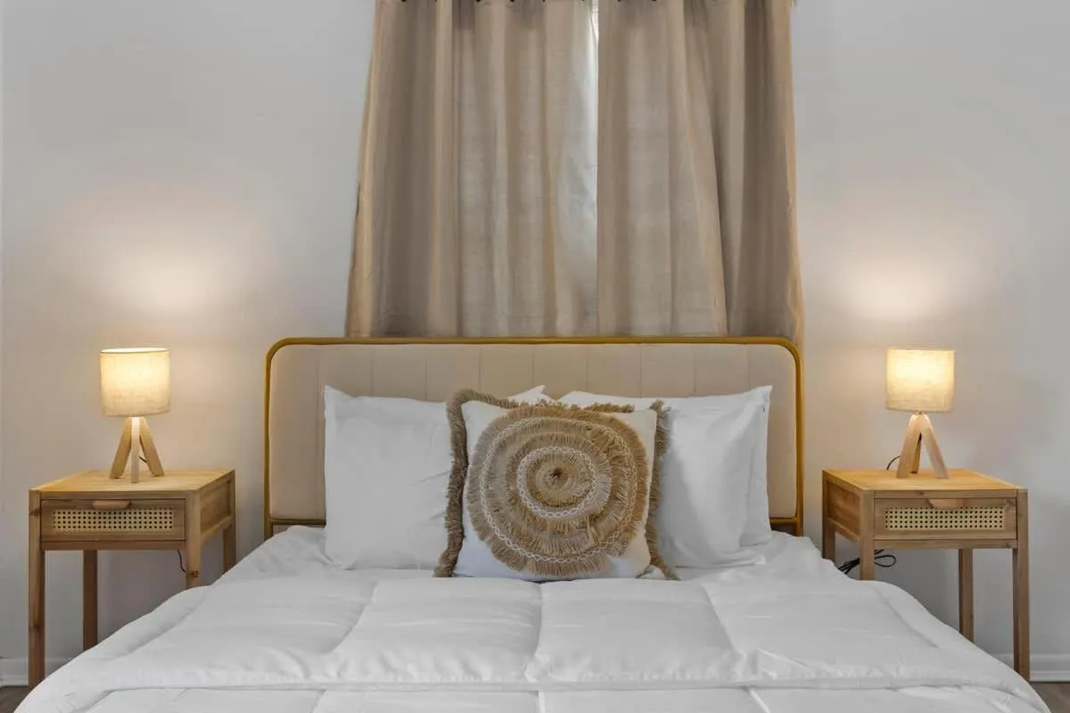 Bed in Boho Inspired Apt in the heart of Tampa Bay!