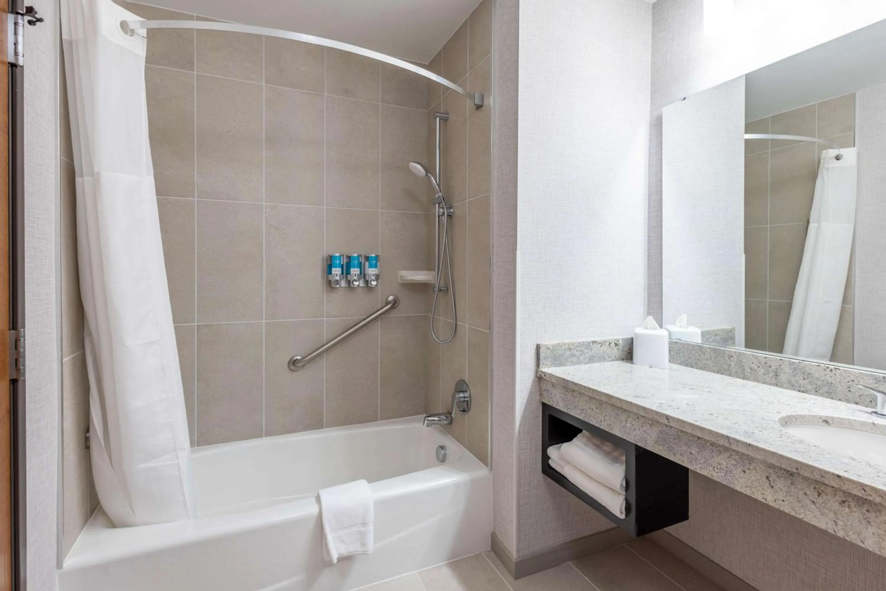 Bathroom in Drury Plaza Hotel Savannah Pooler