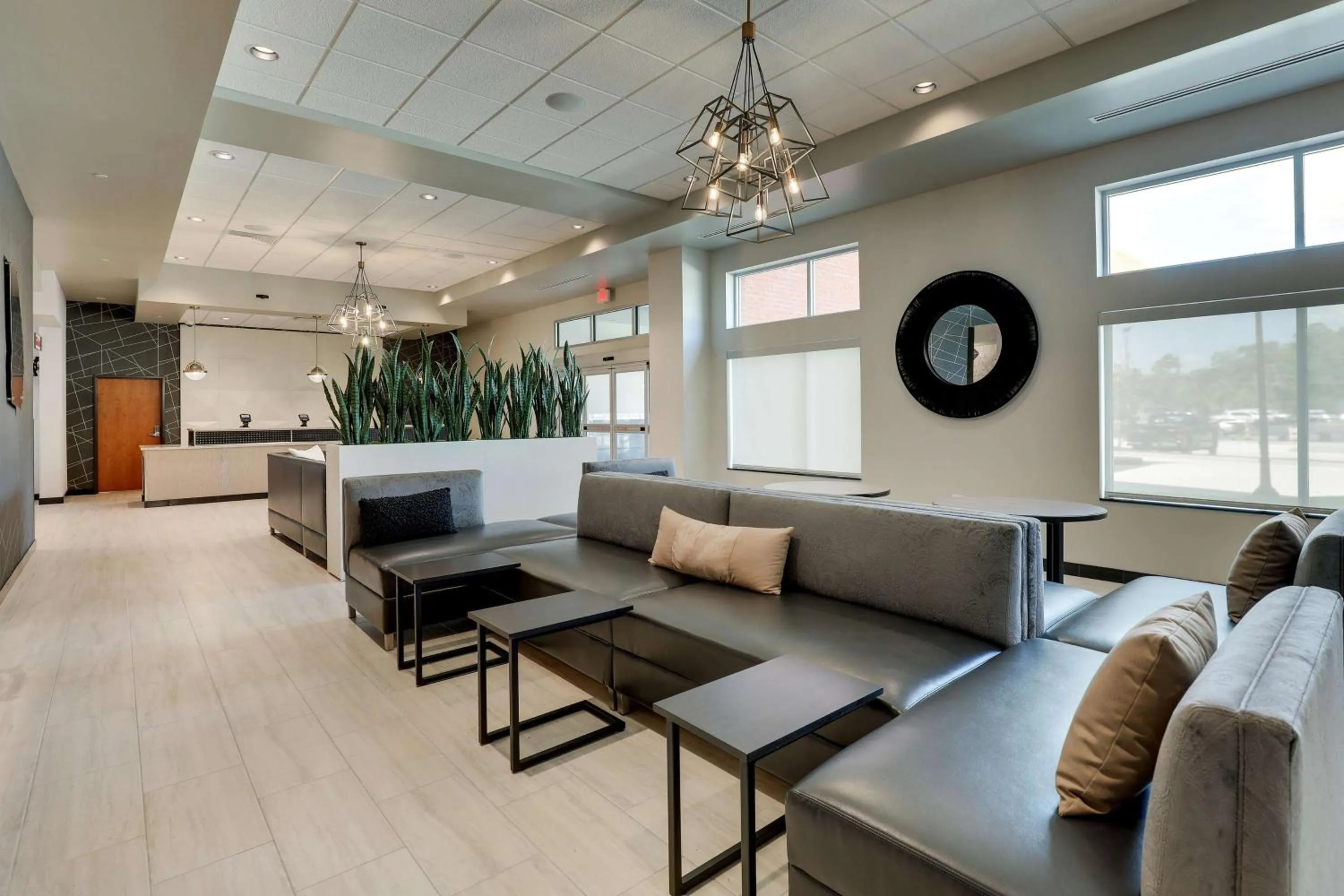 Lobby or reception in Drury Plaza Hotel Savannah Pooler