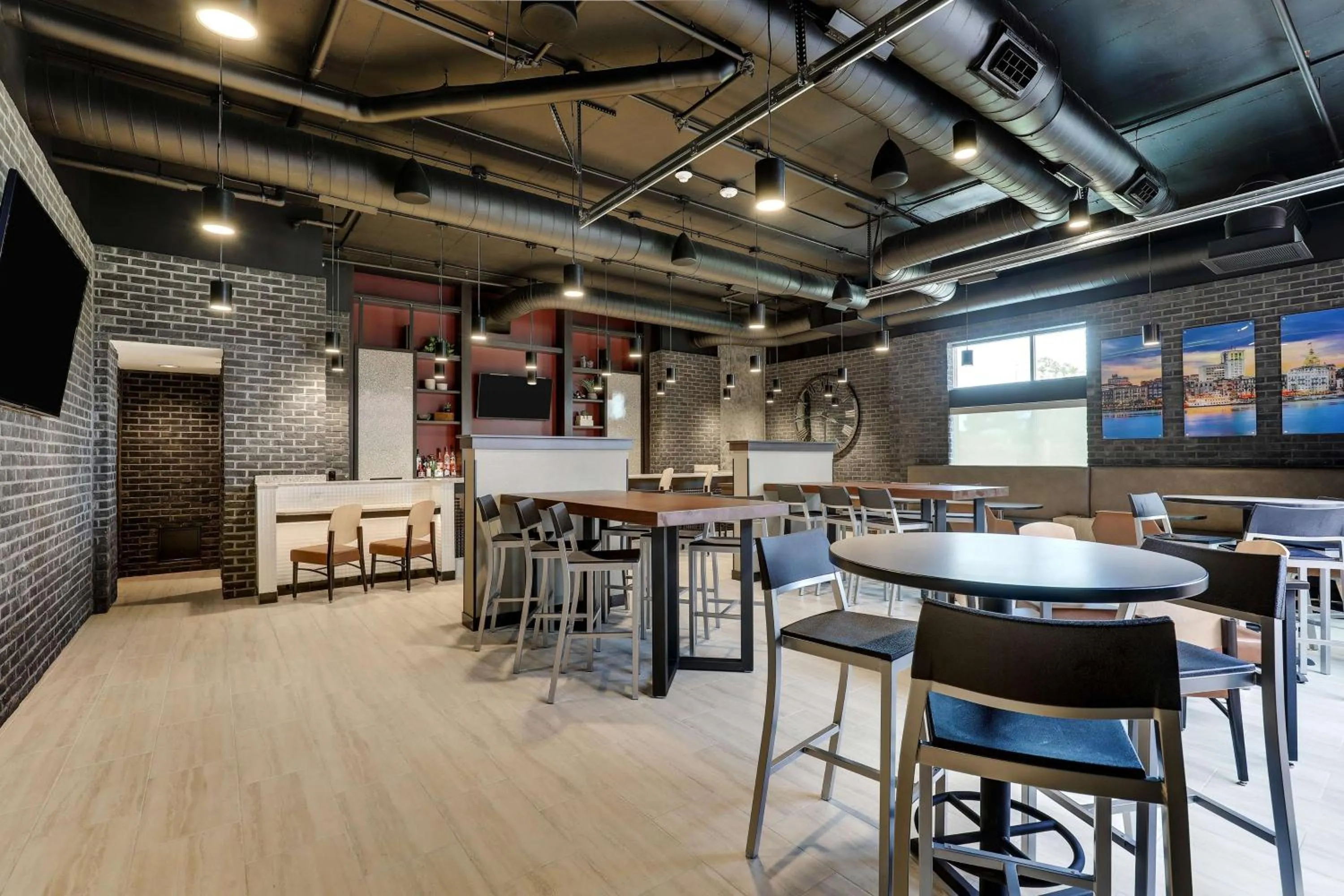 Lounge or bar in Drury Plaza Hotel Savannah Pooler