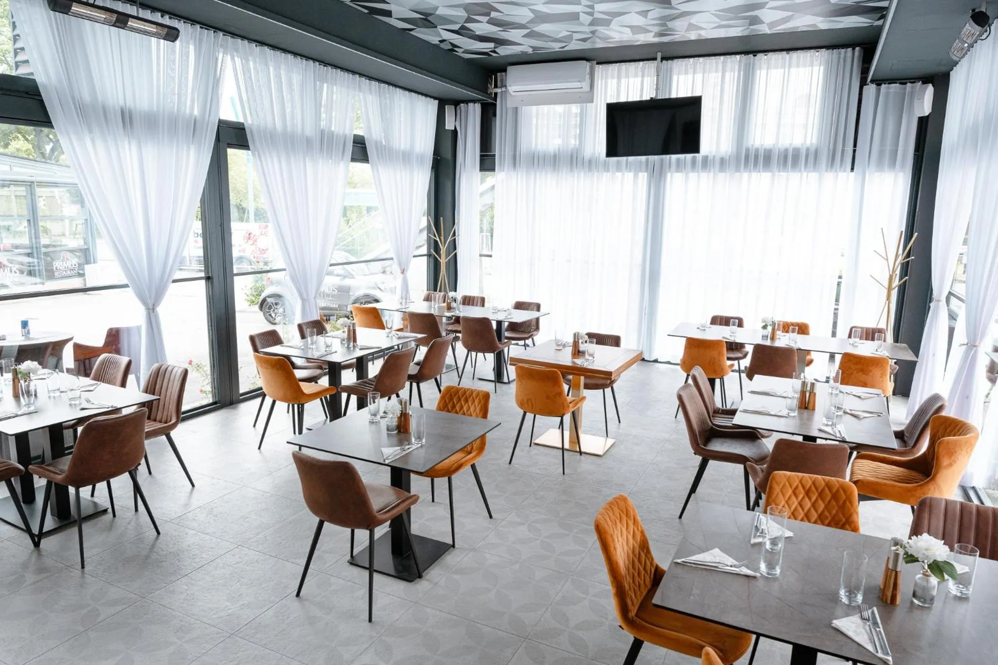 Restaurant/places to eat in Primus Hotel & Apartments