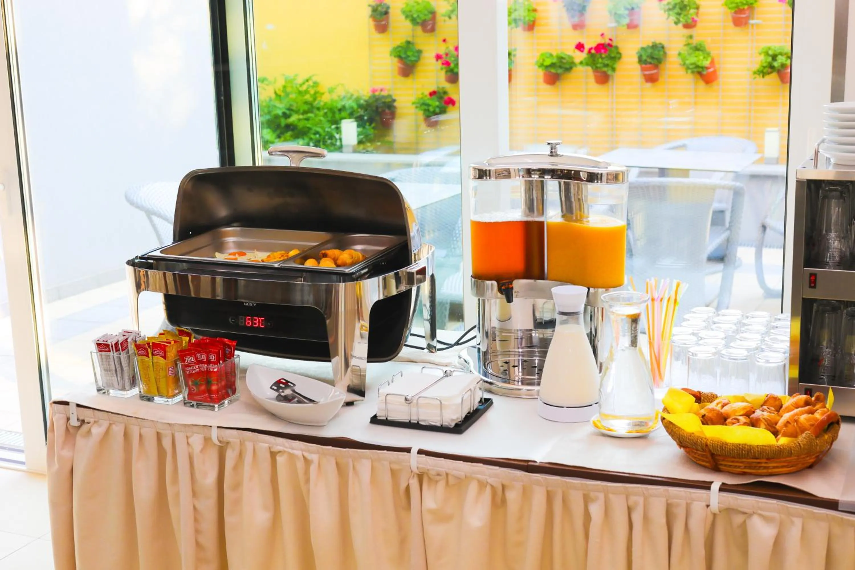 Buffet breakfast in Primus Hotel & Apartments