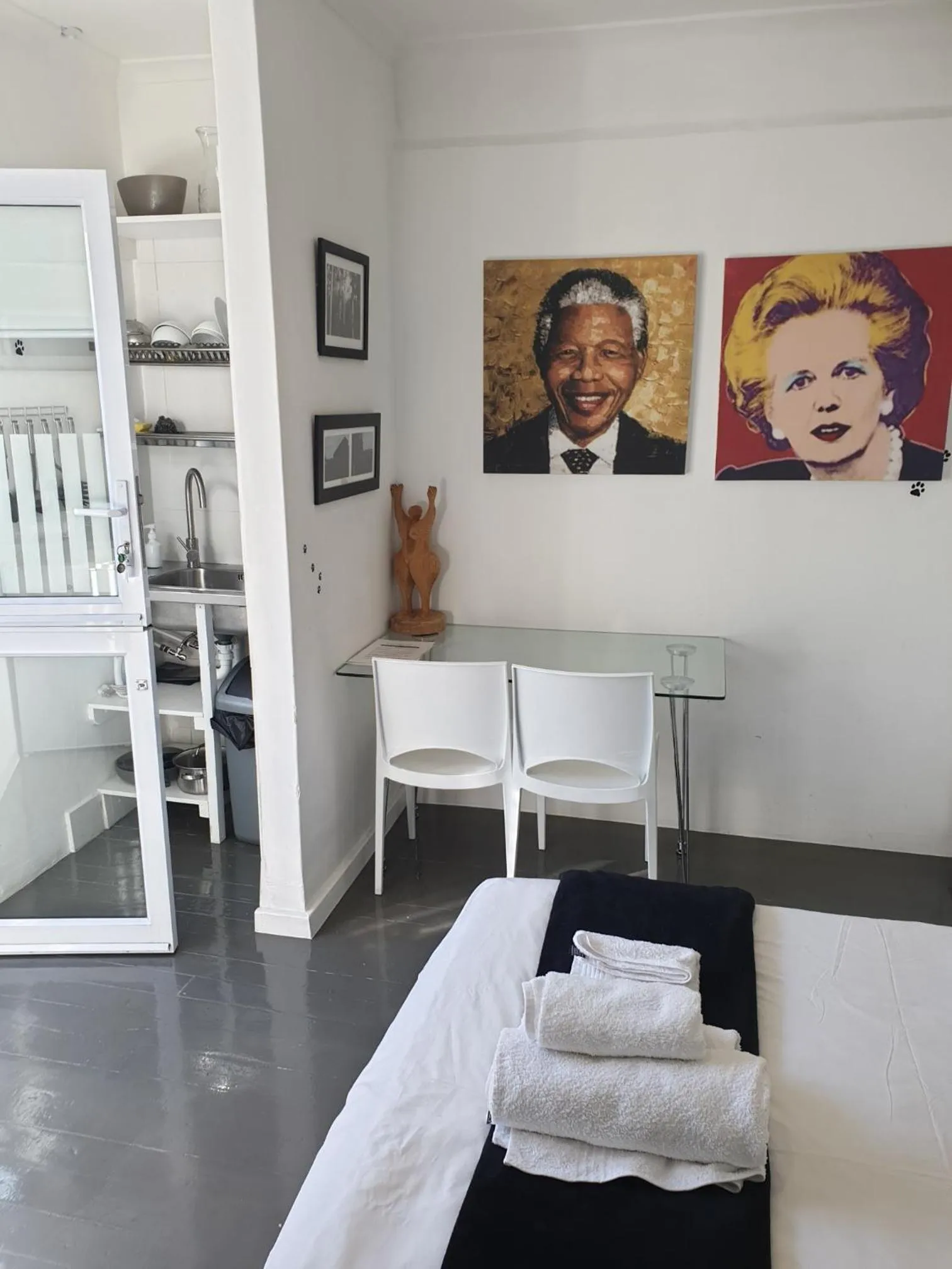 Bedroom, Bed in 4 on Highworth Apartments and Studios