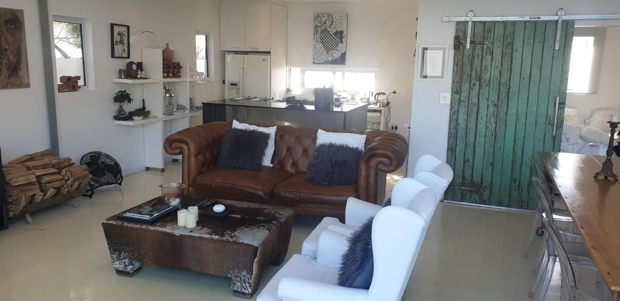 Property building in 4 on Highworth Apartments and Studios