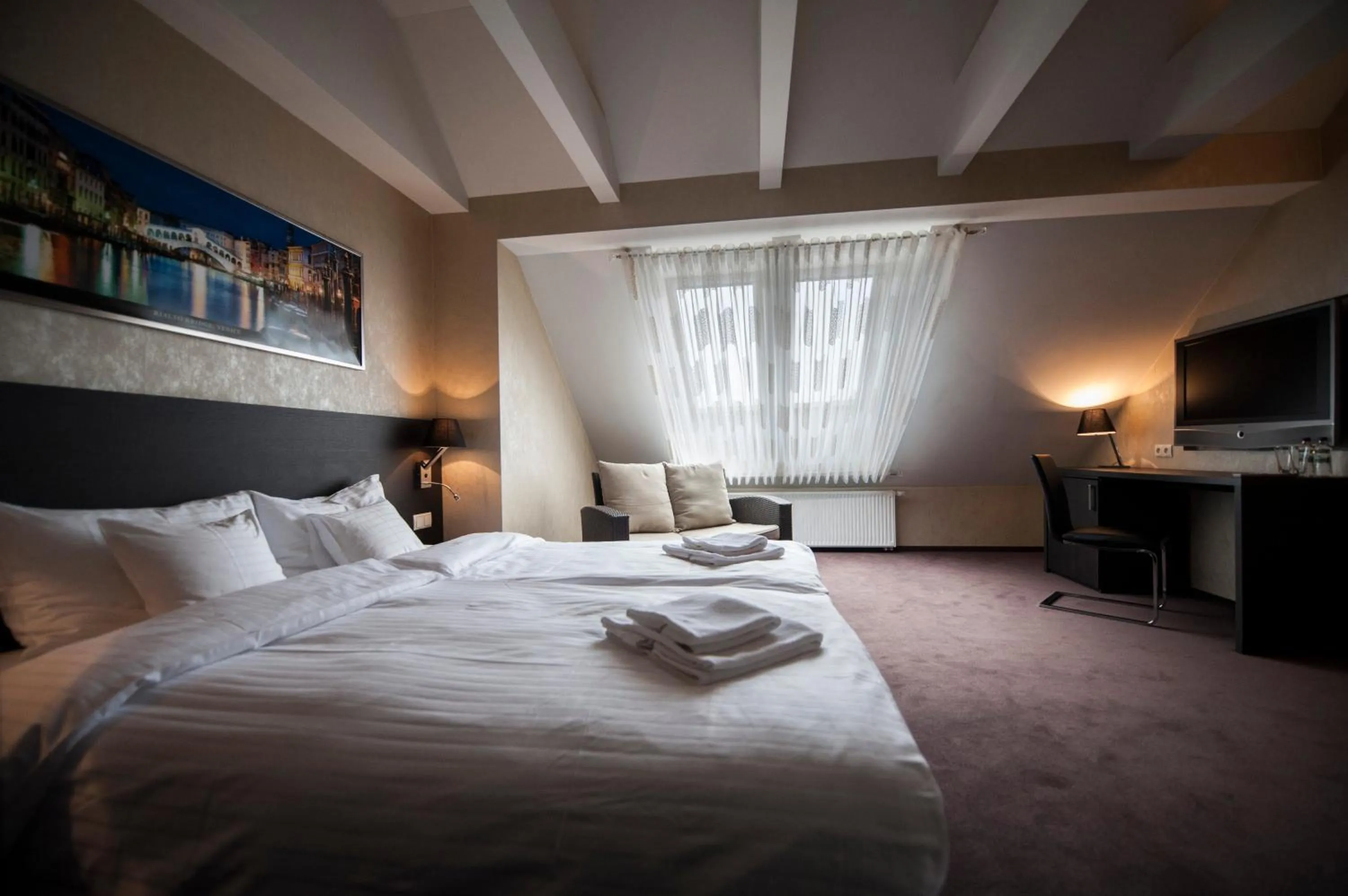 Photo of the whole room, Bed in Markus