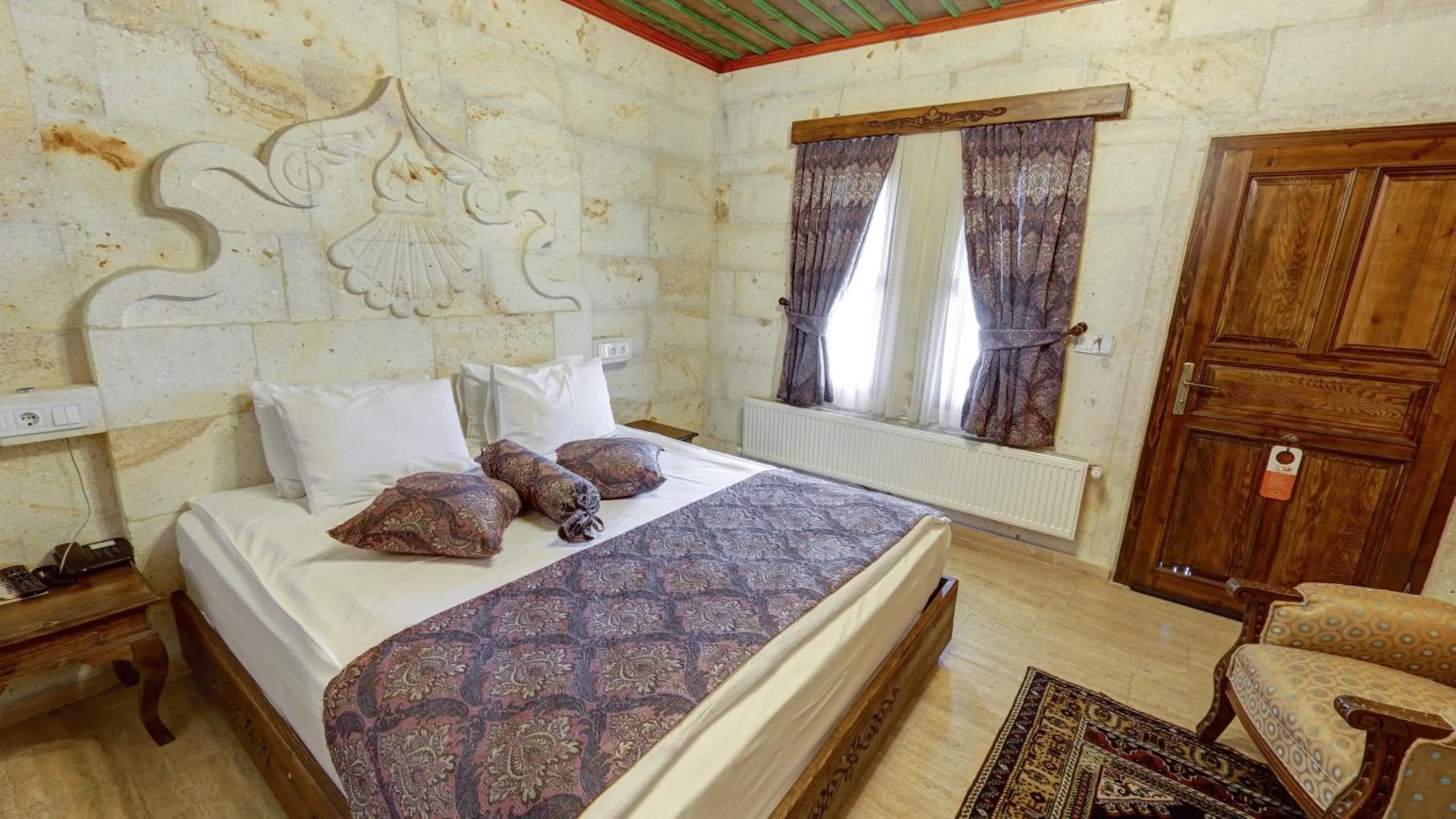 Photo of the whole room, Bed in Hikmet's House