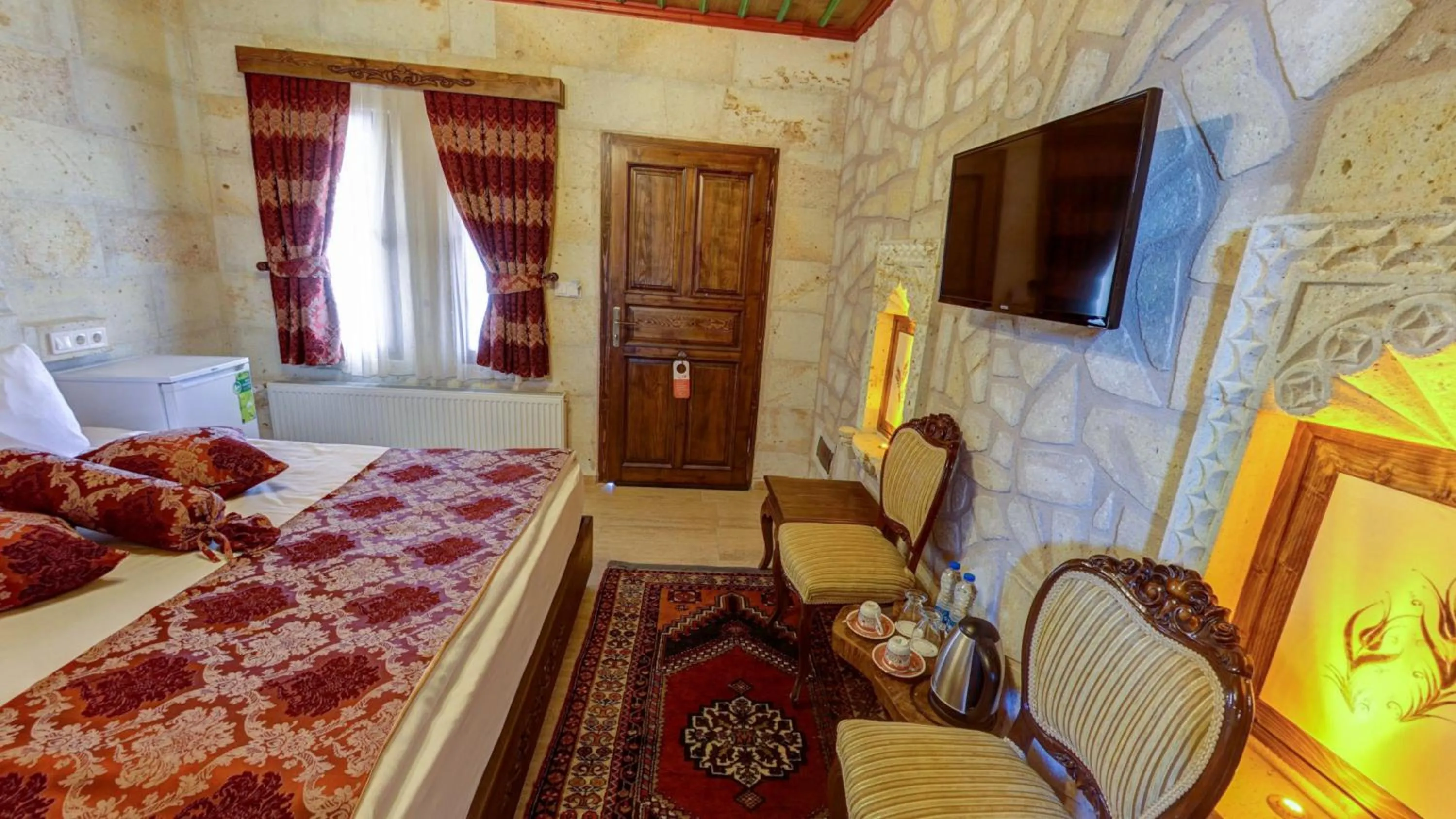 Photo of the whole room, Bed in Hikmet's House