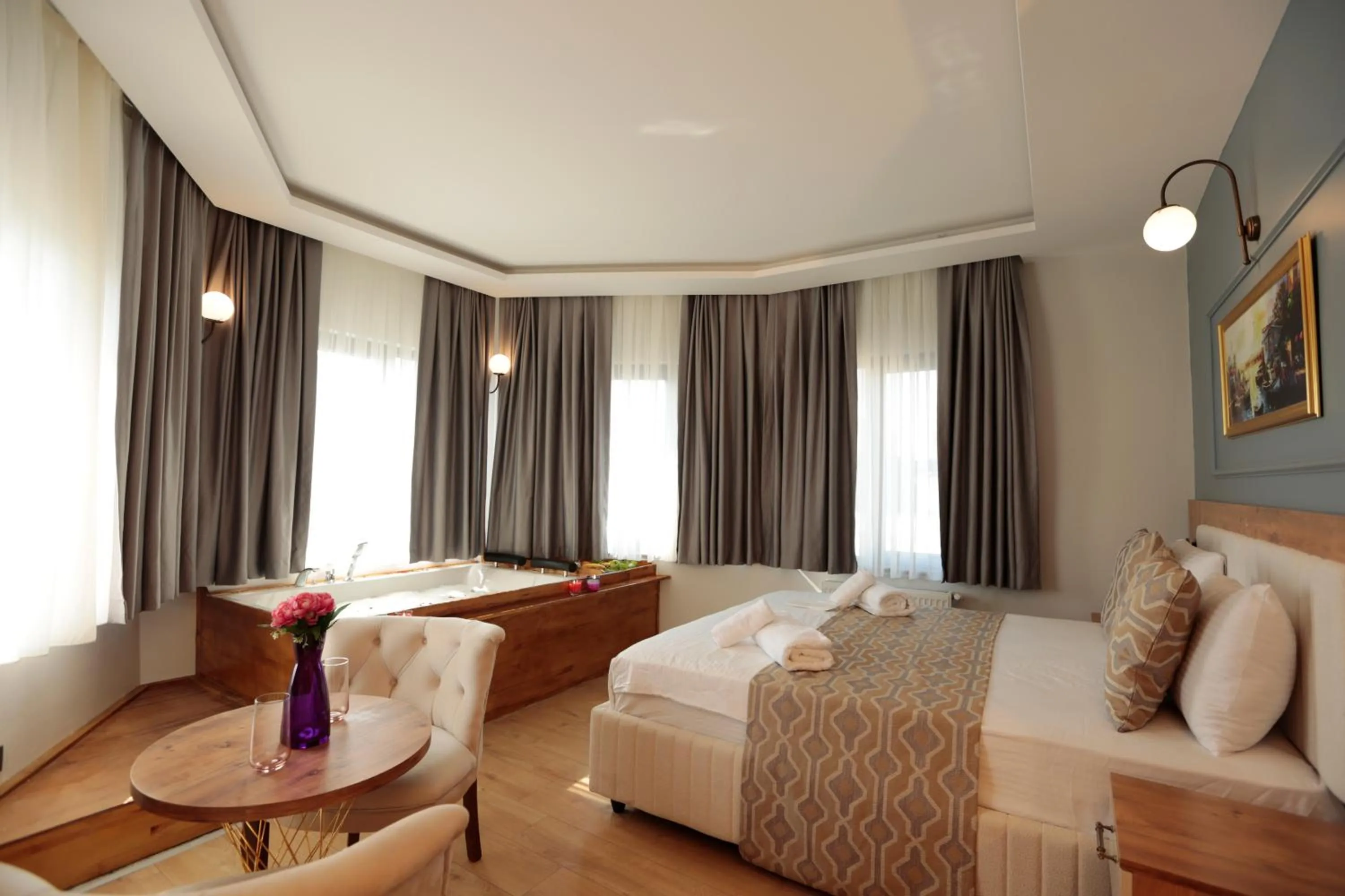 TV and multimedia, Bed in Newalla Hotel Old City