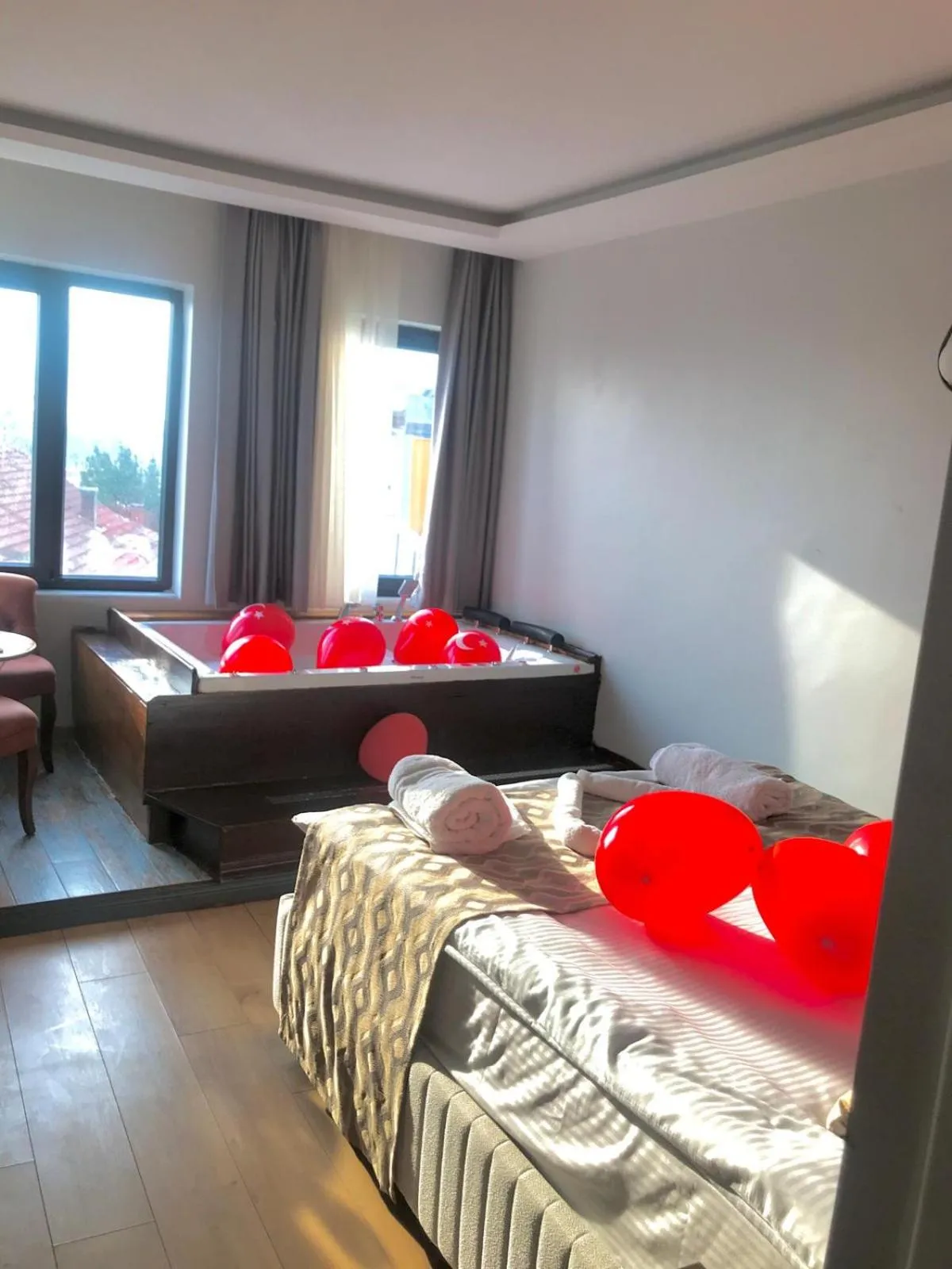 Hot Tub, Bed in Newalla Hotel Old City