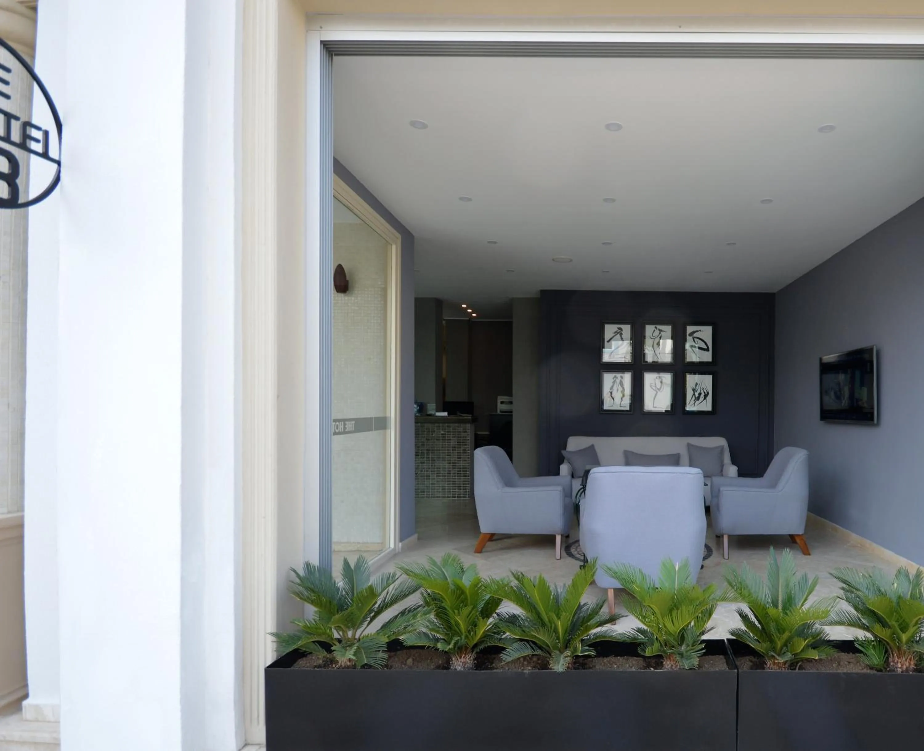 Communal lounge/ TV room in The Hotel 48