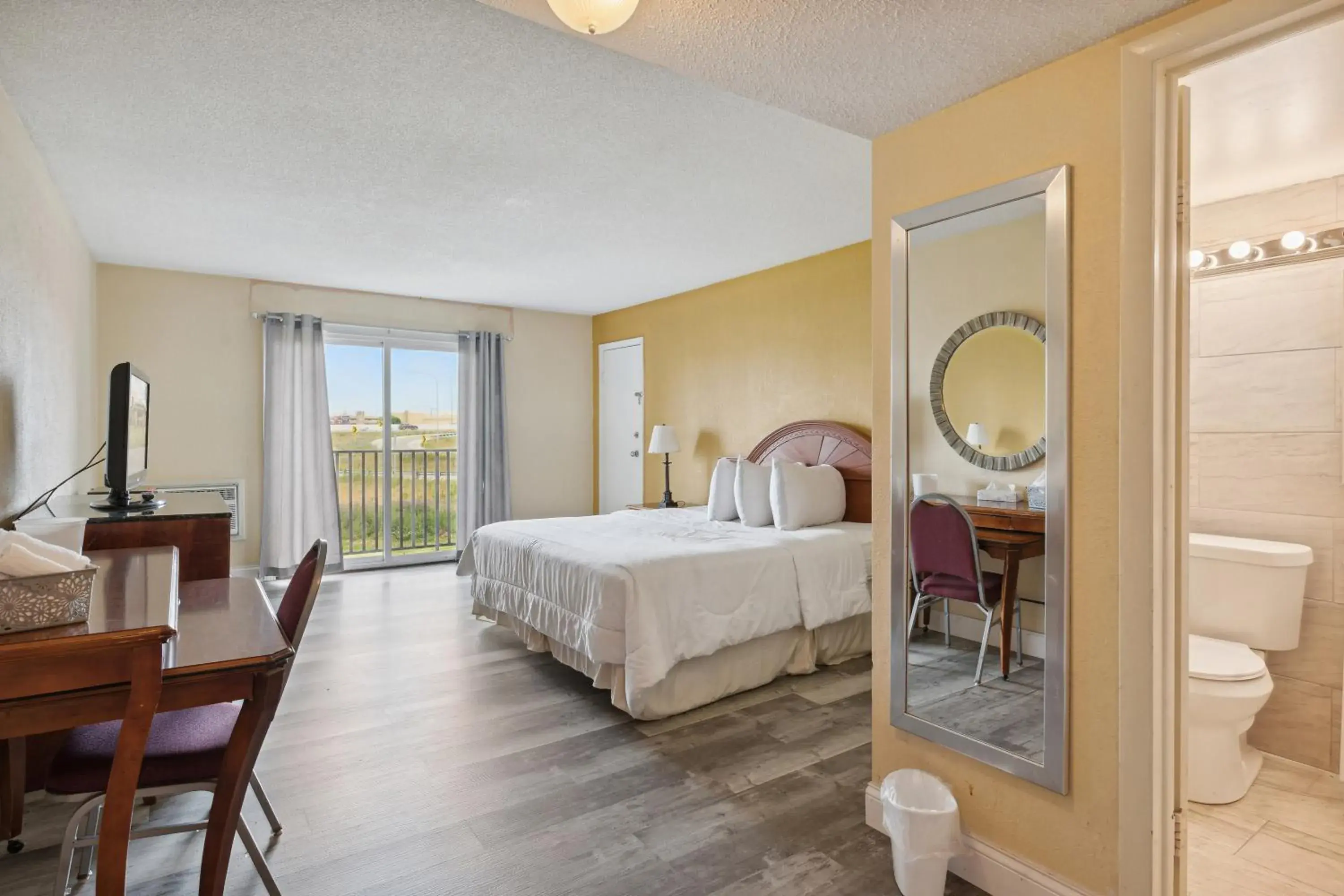 Single Room in Miami Suites Single Room in Miami Suites