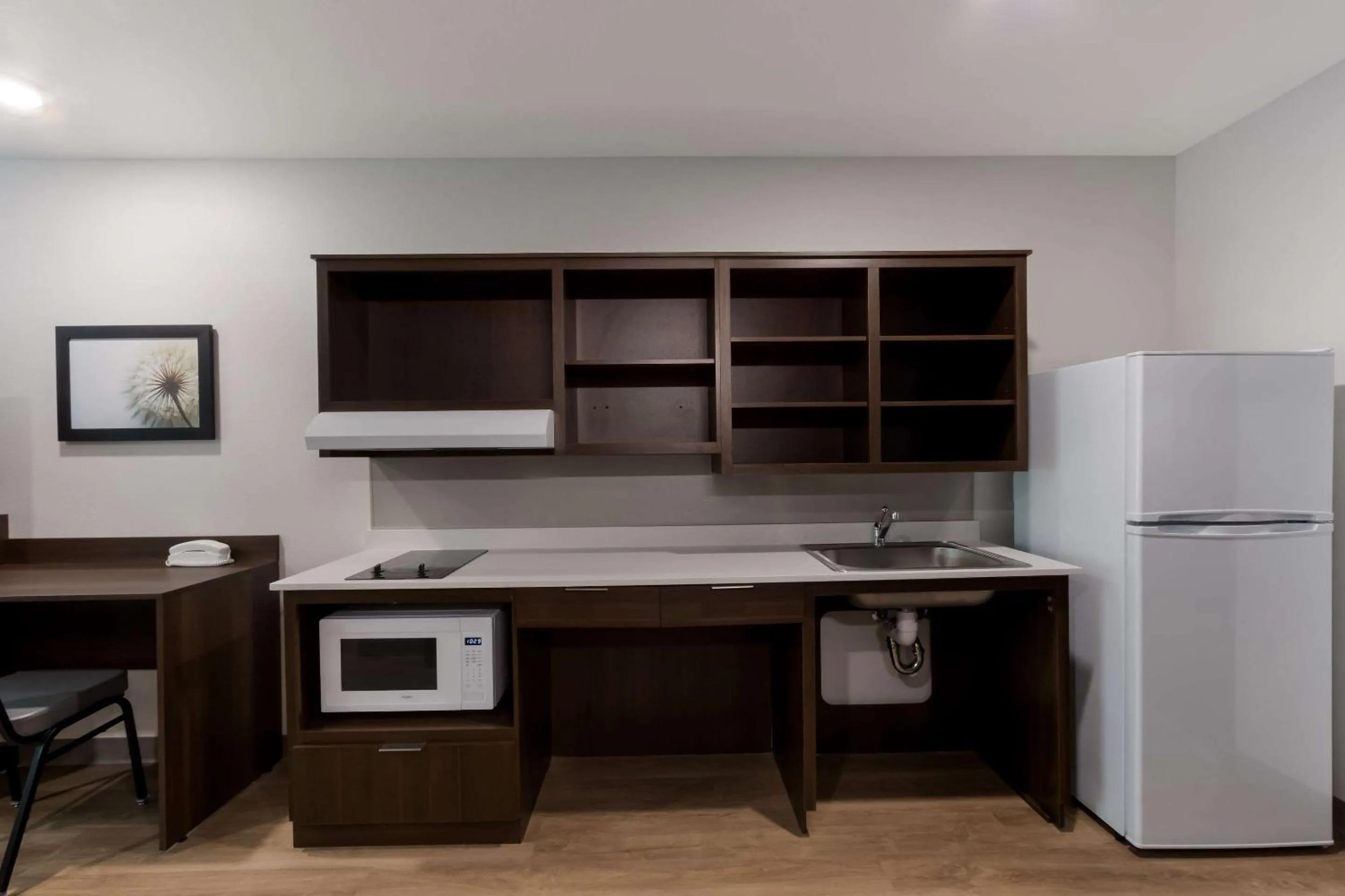 Kitchen or kitchenette in WoodSpring Suites Chandler Airport