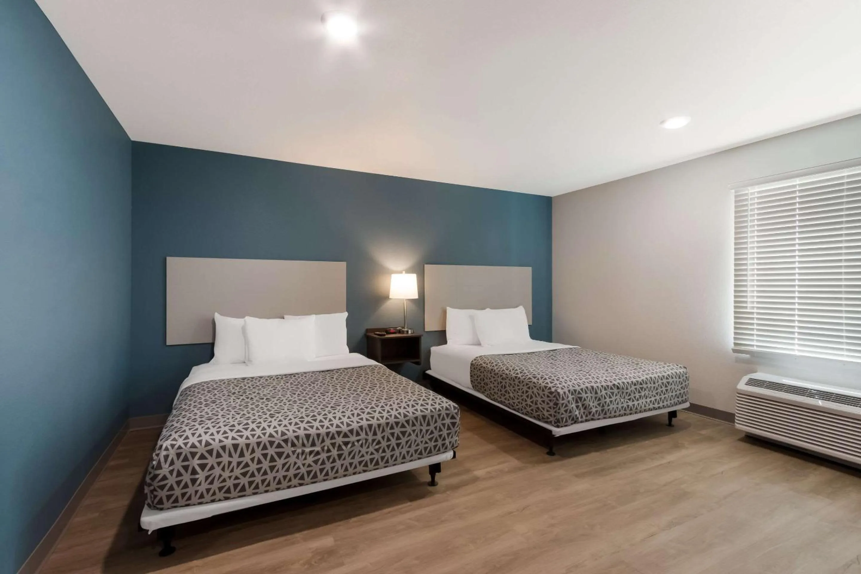 Bedroom, Bed in WoodSpring Suites Chandler Airport