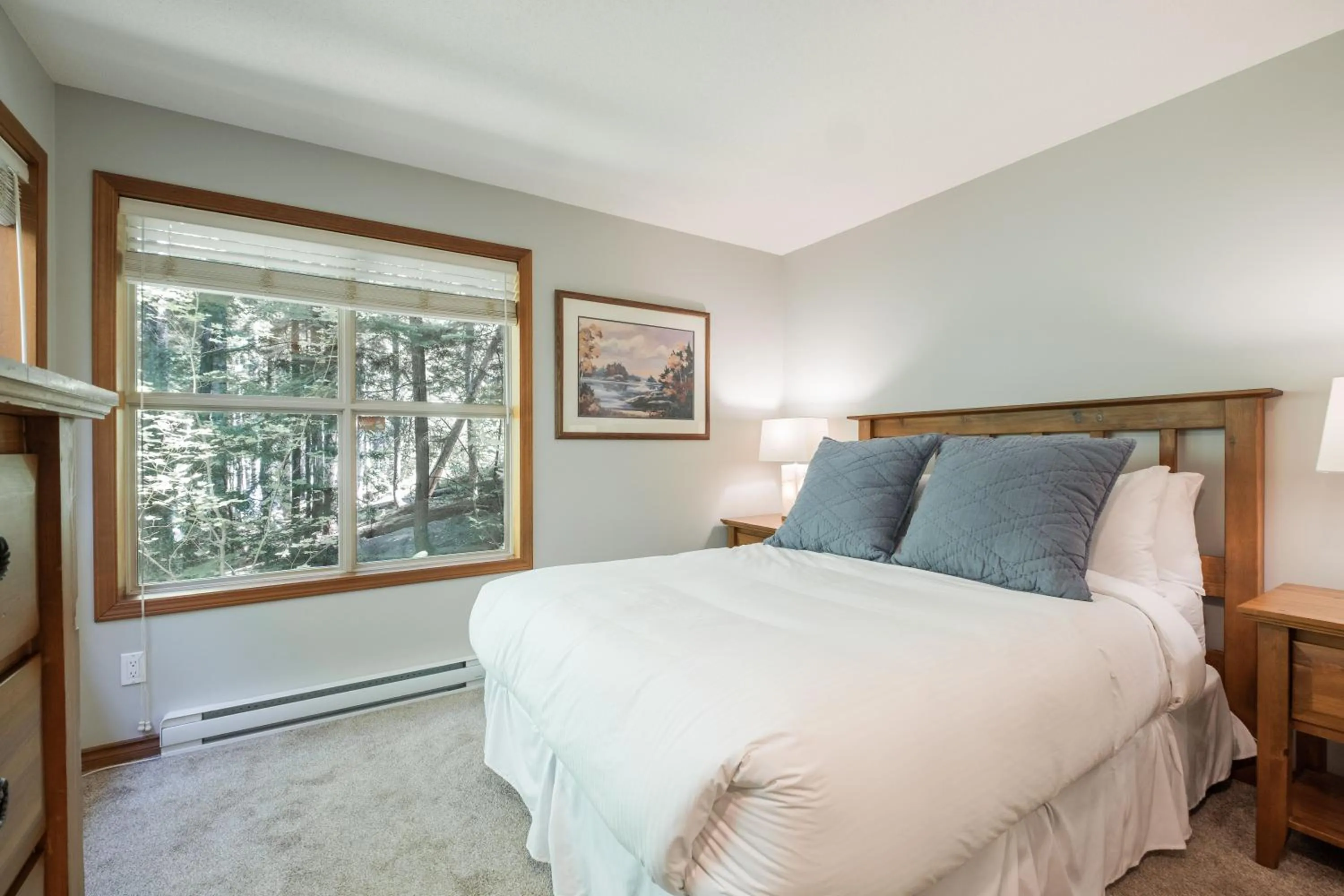 TV and multimedia, Bed in Arrowhead Point by Outpost Whistler