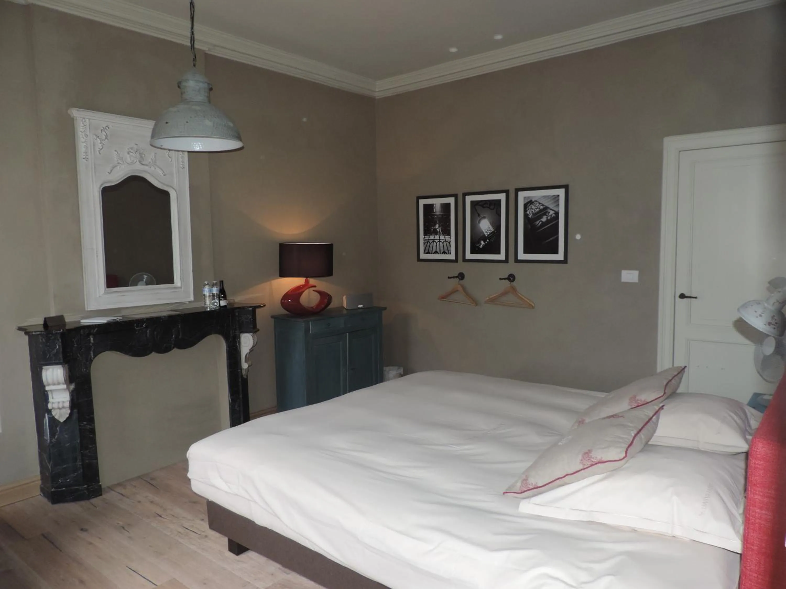 Bedroom, Bed in B&B Saint-Sauveur Bruges