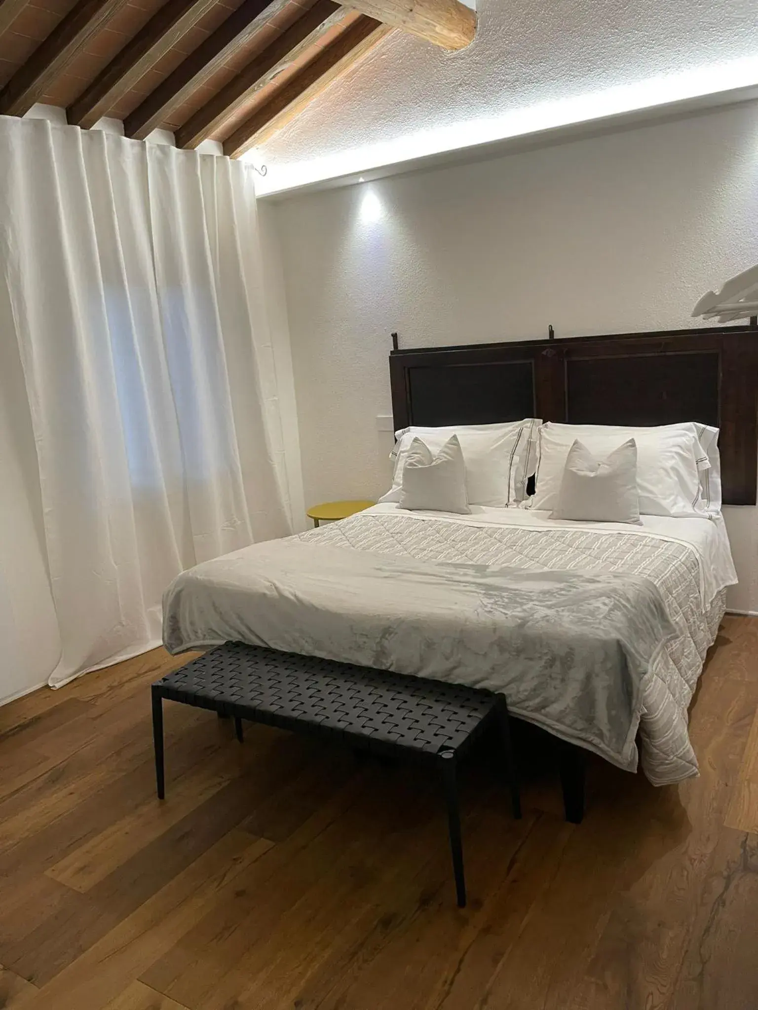 Deluxe Double or Twin Room in MontepulcianoLettings " Rooms and Studio " Deluxe Double or Twin Room in MontepulcianoLettings " Rooms and Studio "