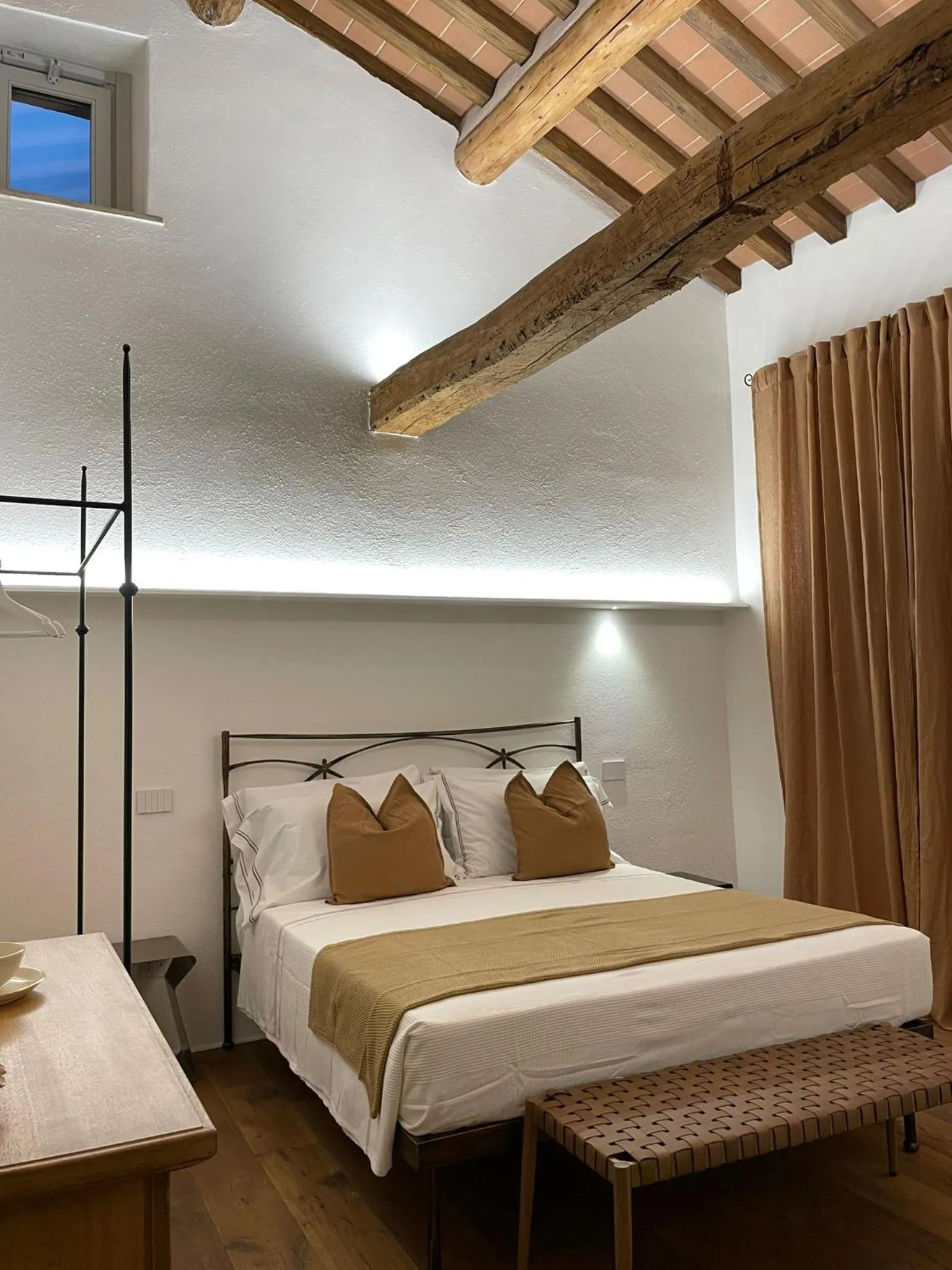 Bedroom, Bed in MontepulcianoLettings